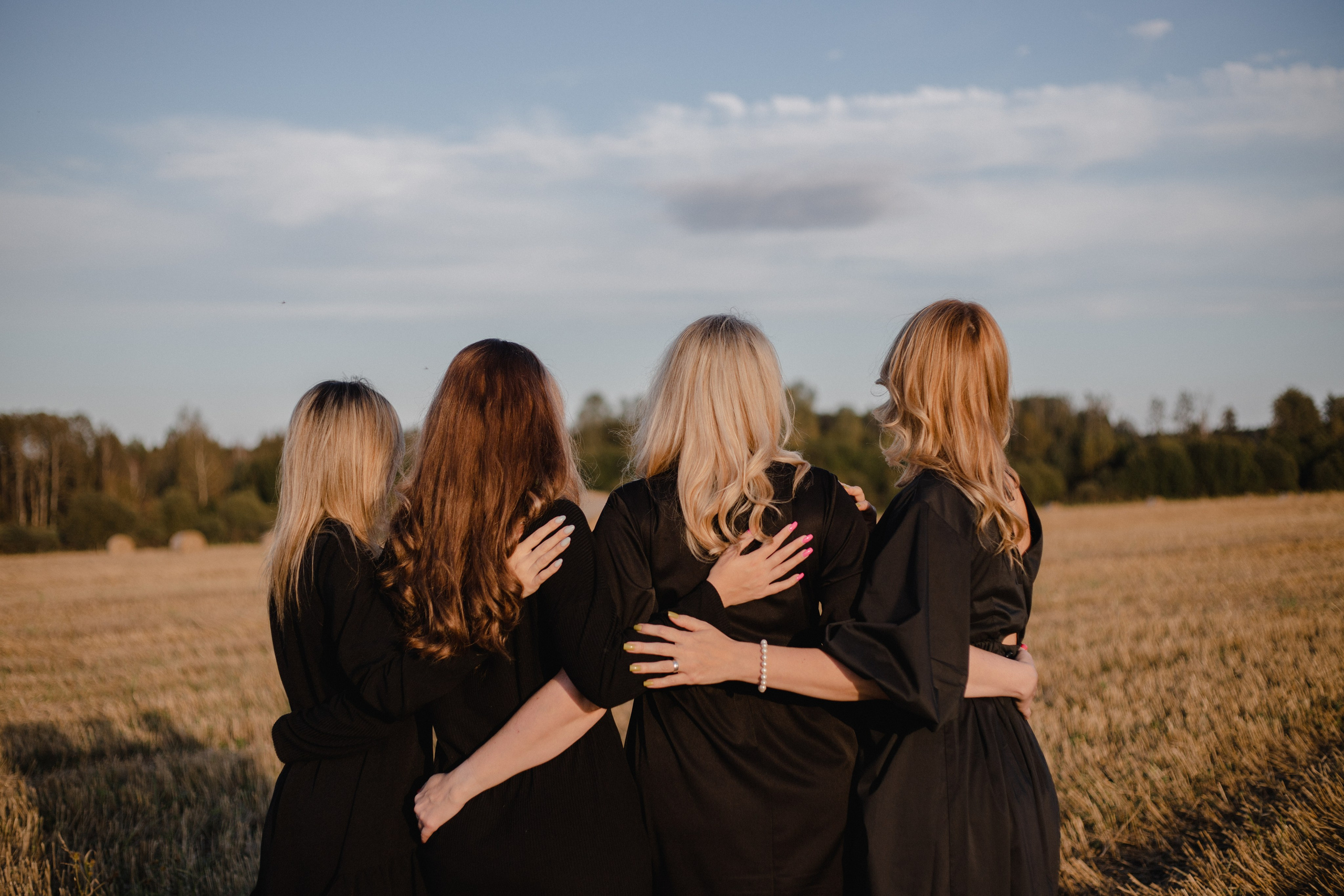 Однажды сестры в поле :)