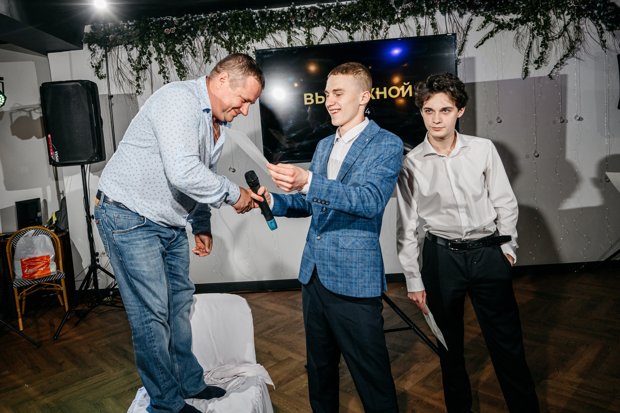 Выпускной Школа № 7. Фотограф Владивосток. Игорь Кирсанов