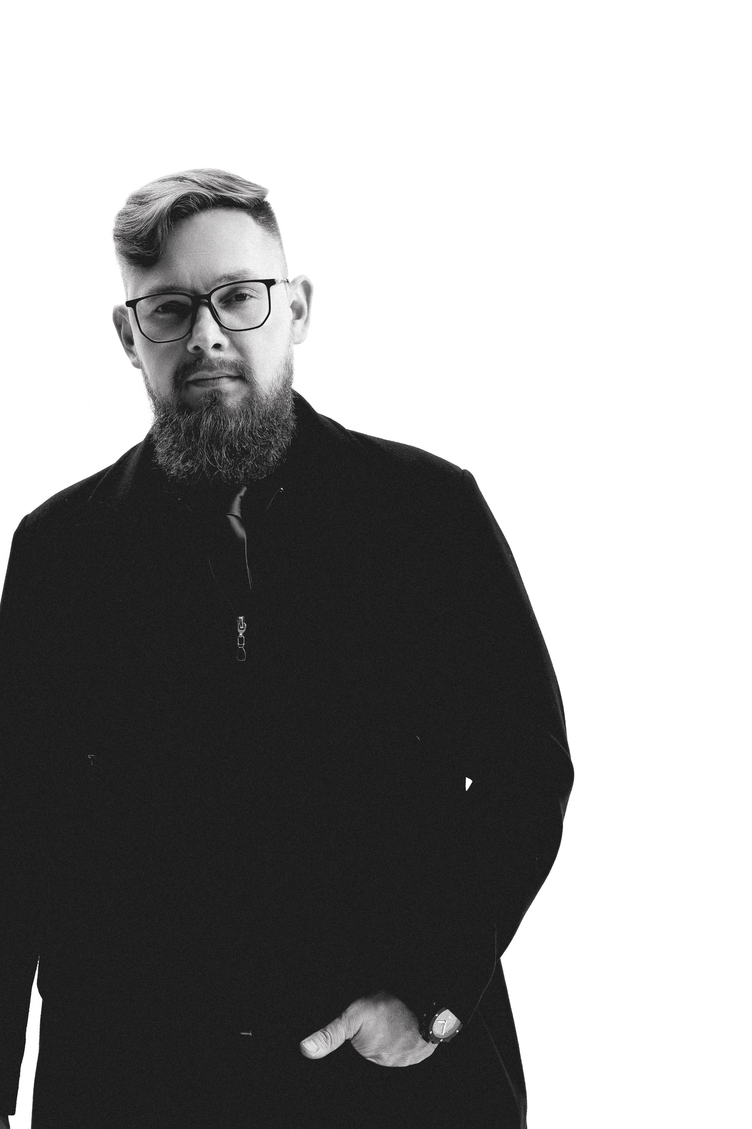 Мужской портрет в стиле фильма «джентльмены». Иван Упоров — фотограф, рилсмейкер чебоксары