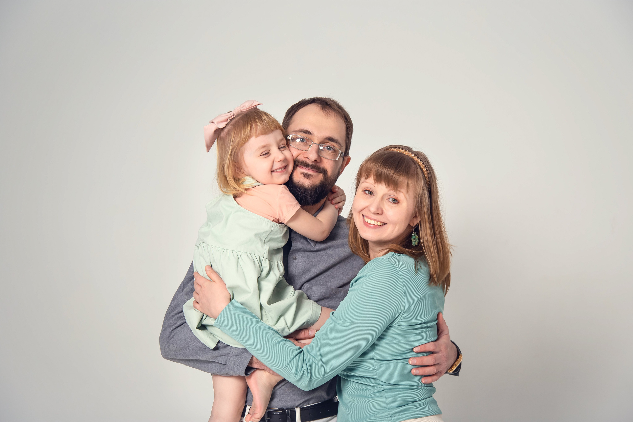 Семейная фотосессия в студии PHOTO ZALL в Москве. Семейный фотограф в Москве Влада Лунина