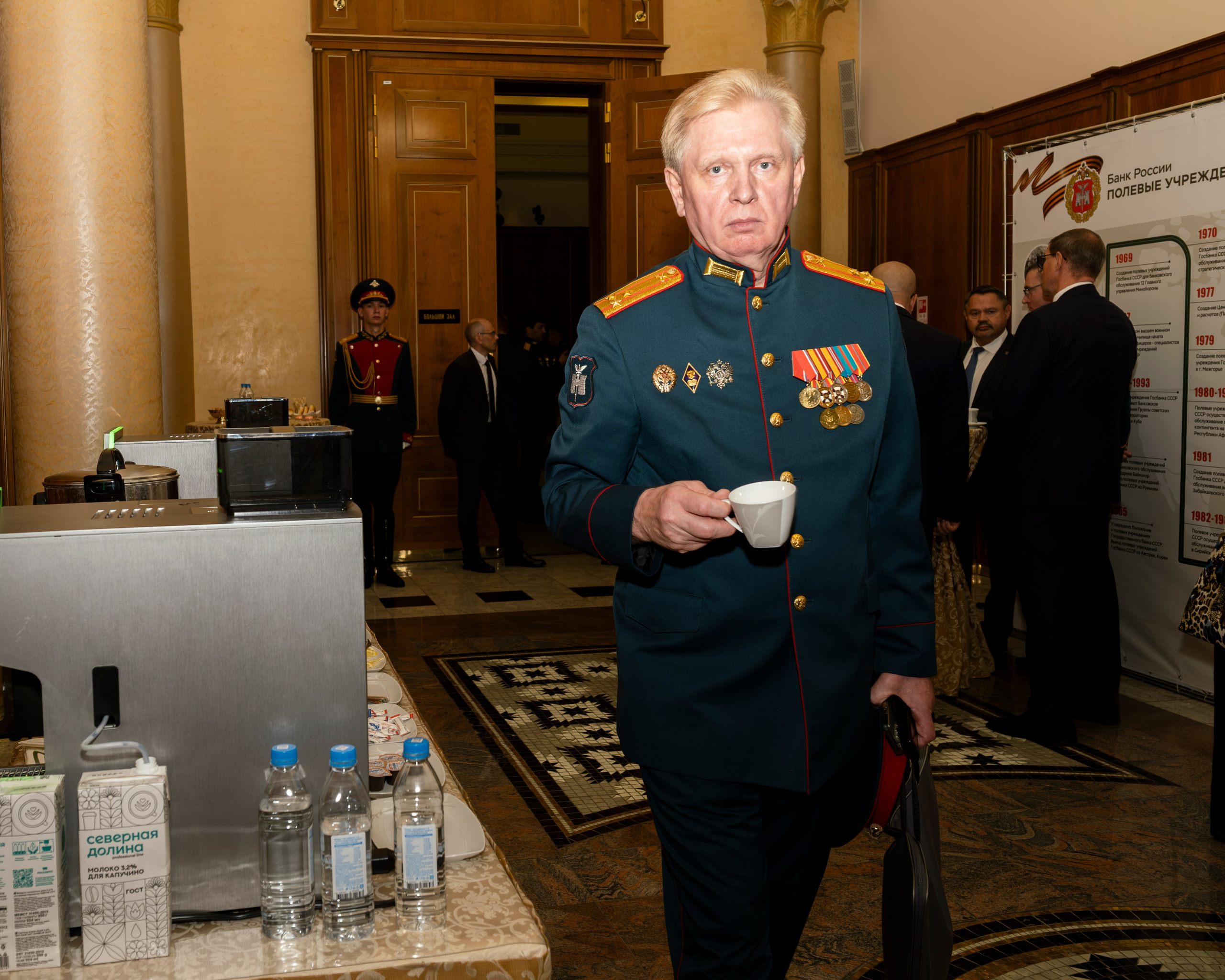 Центральный Банк РФ: Полевые учреждения. Фотограф Михаил Петров