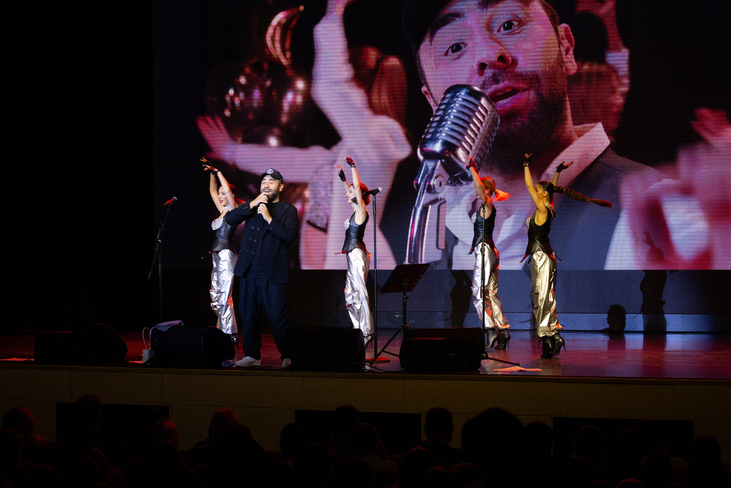 Сосо Павлиашвили КРАСНОЯРСК. Фотограф Красноярск съемки лавстори, фотосессия в студии, портретная съемка, творческие фотосессии