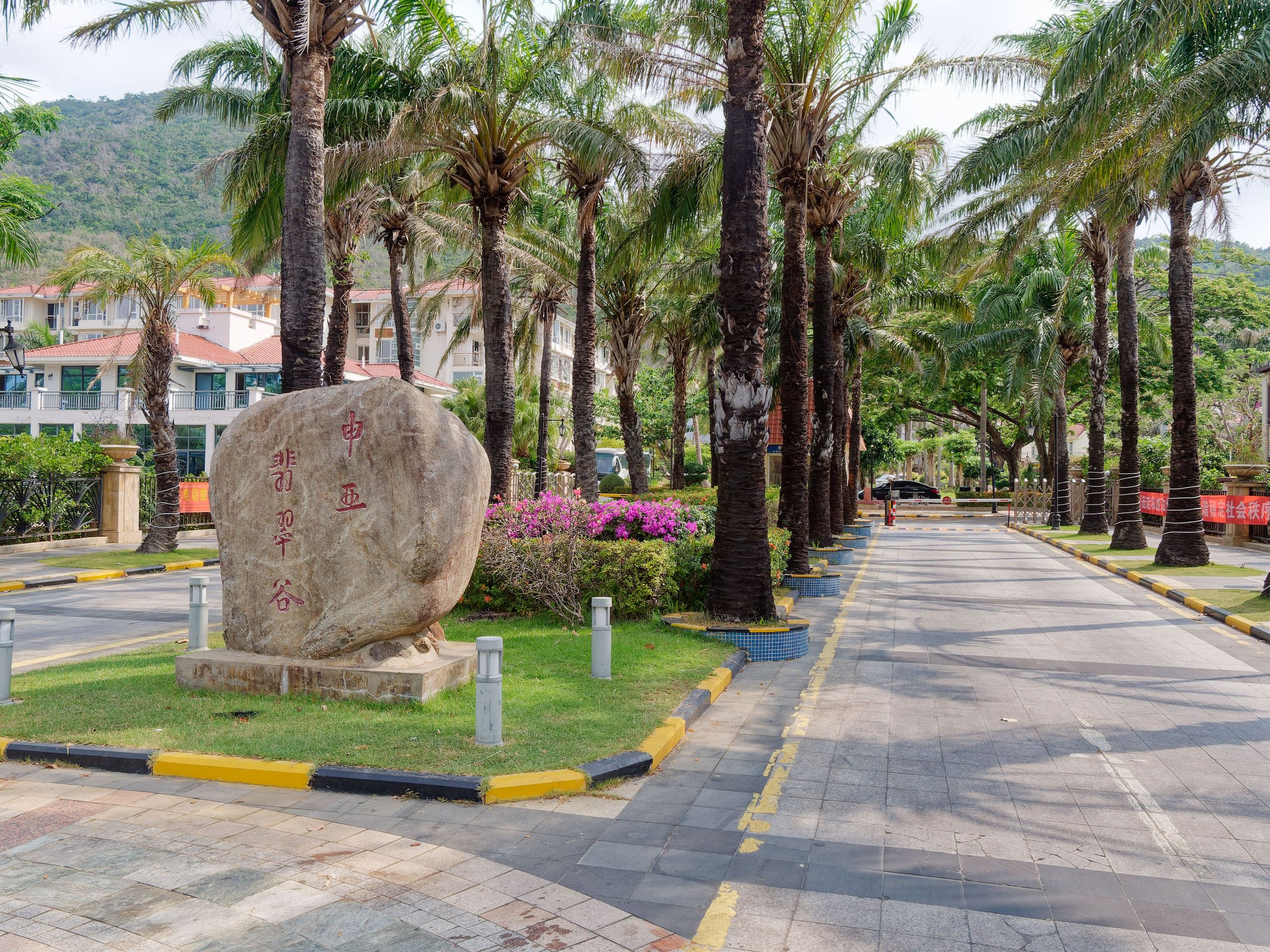 Хайнань 2026, улицы Ялунвань и Саньи. Фотопрогулки по Миру