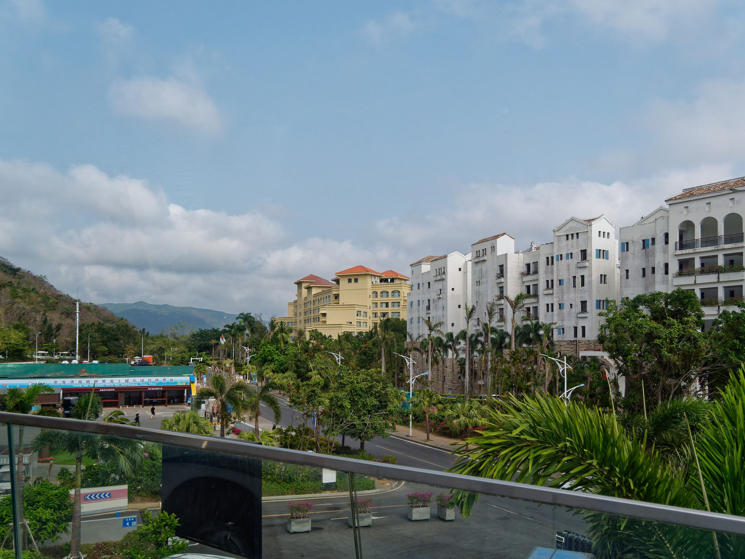 Хайнань 2026, улицы Ялунвань и Саньи. Фотопрогулки по Миру