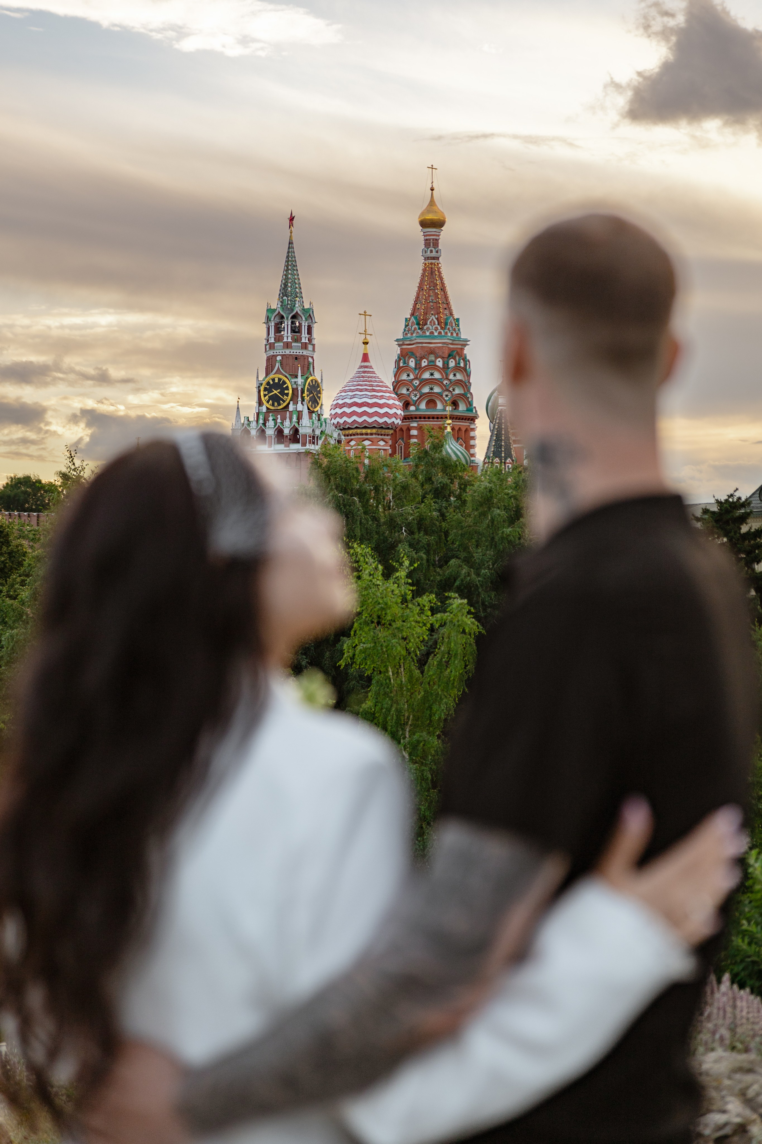 Свадебная прогулка Карины и Артема Красная площадь. Фотограф в Москве Тишкин Игорь