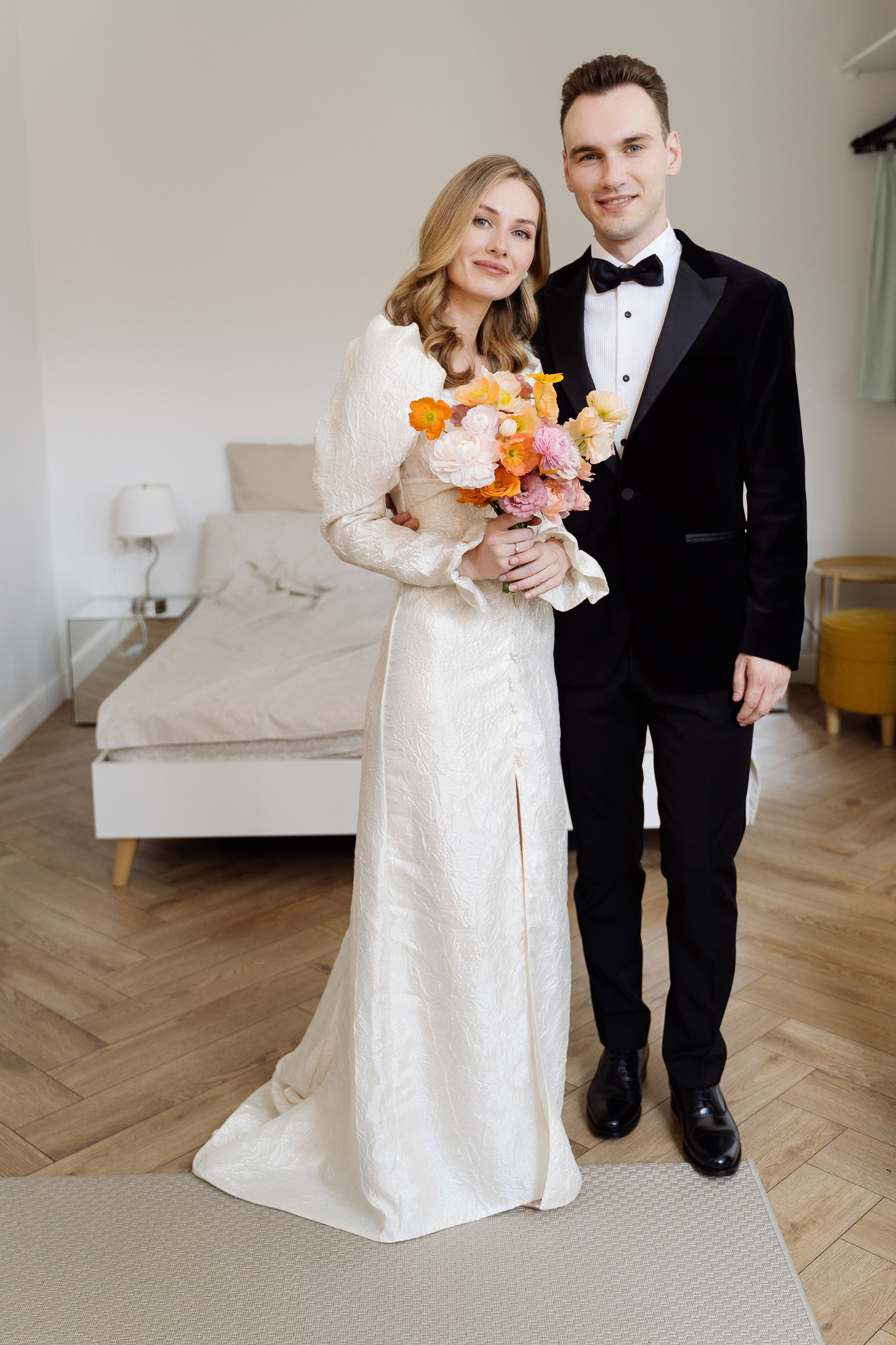 Камерная свадьба на фонтанке в сезонах. Свадебный фотограф организатор в Санкт-Петербурге Ассоль Опарина