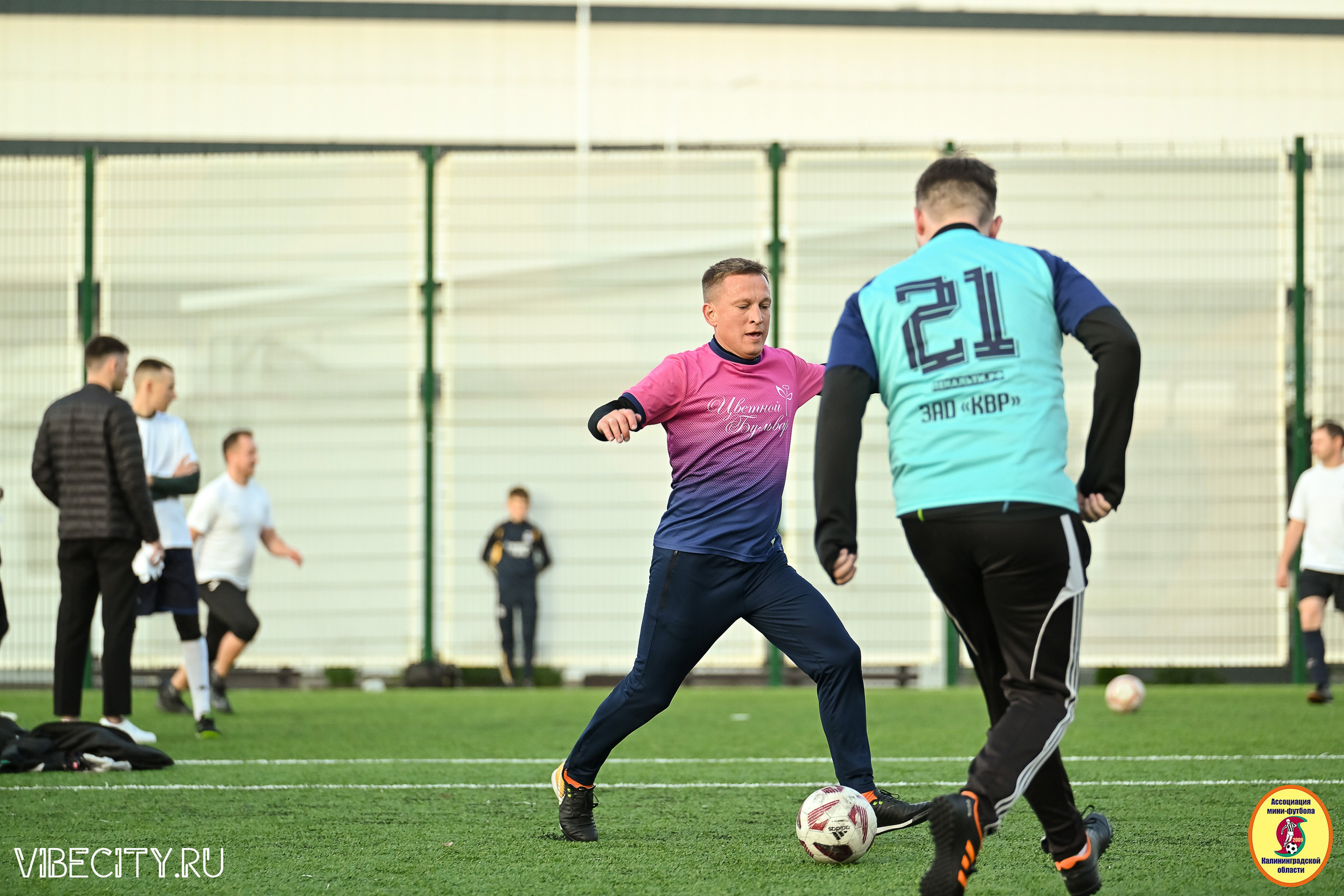ИГРЫ МИНИ-ФУТБОЛЬНОЙ И КОРПОРАТИВНОЙ ЛИГИ. VIBECITY.RU Вайб Сити Ру Фоторепортажи Фотоотчеты Калининград