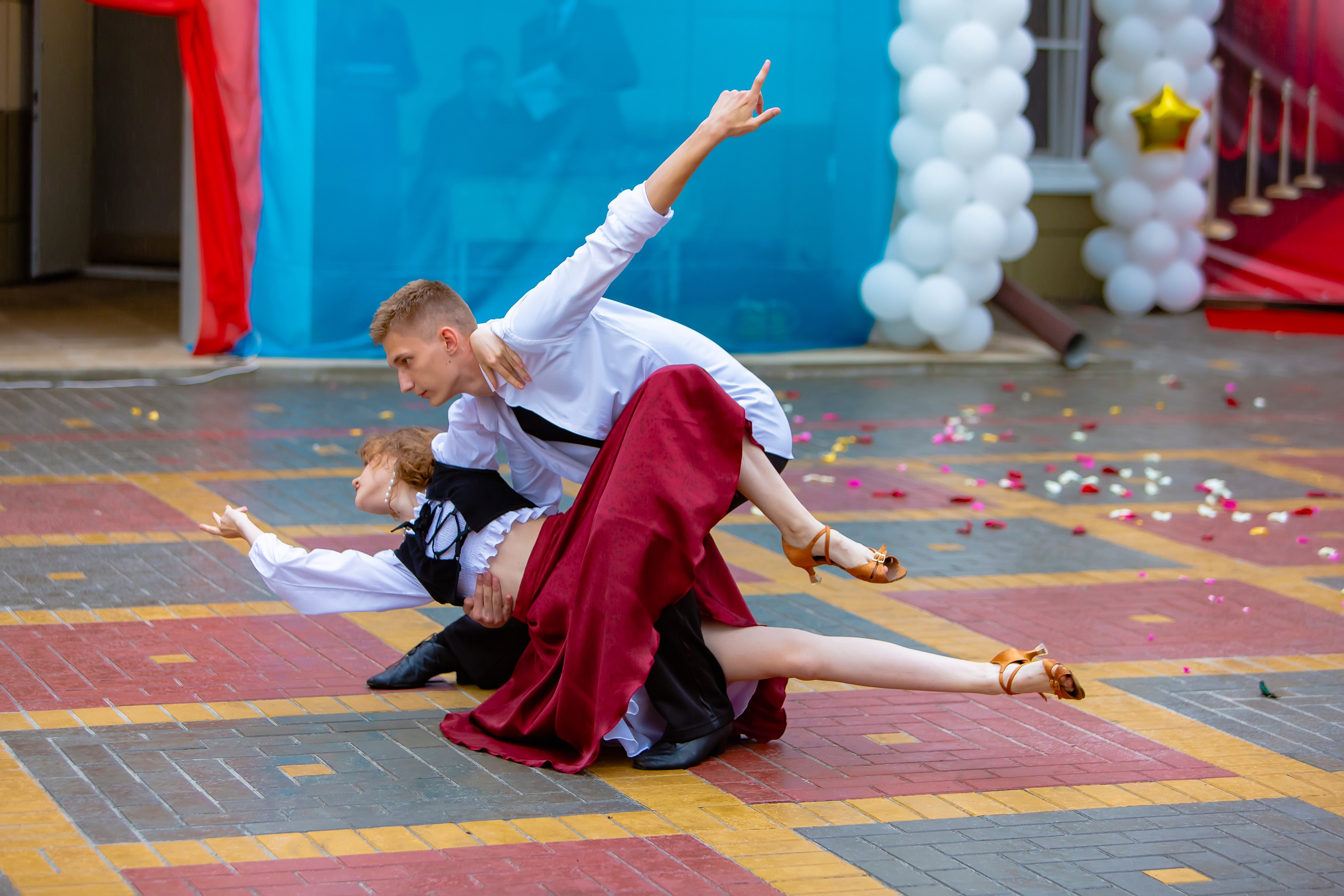 Выпускной вечер. Профессиональная съёмка и монтаж фото&видео в Курске и области