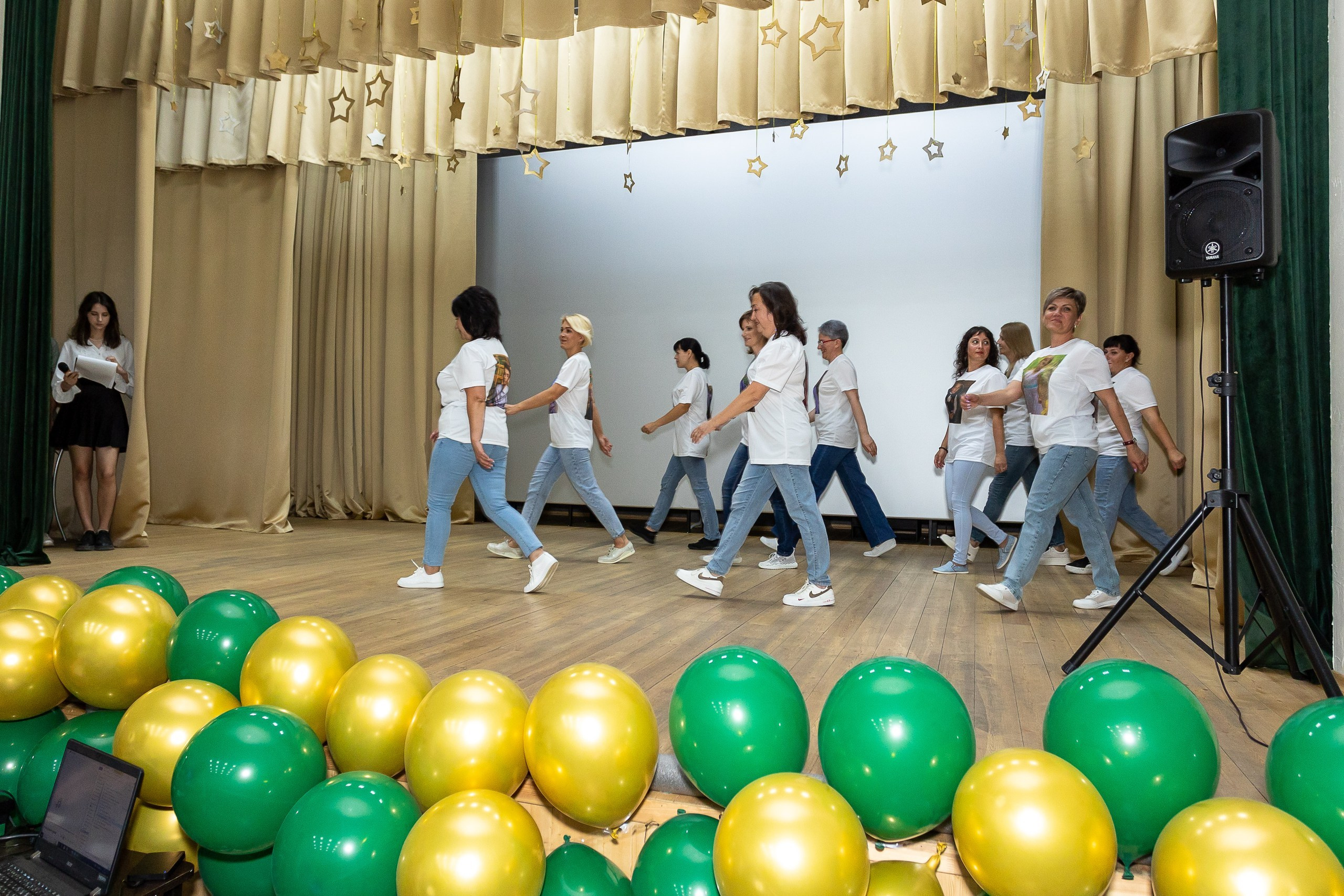 Вручение аттестата и выпускной вечер. Выпускные альбомы Майкоп, Краснодар Елена Золотарева