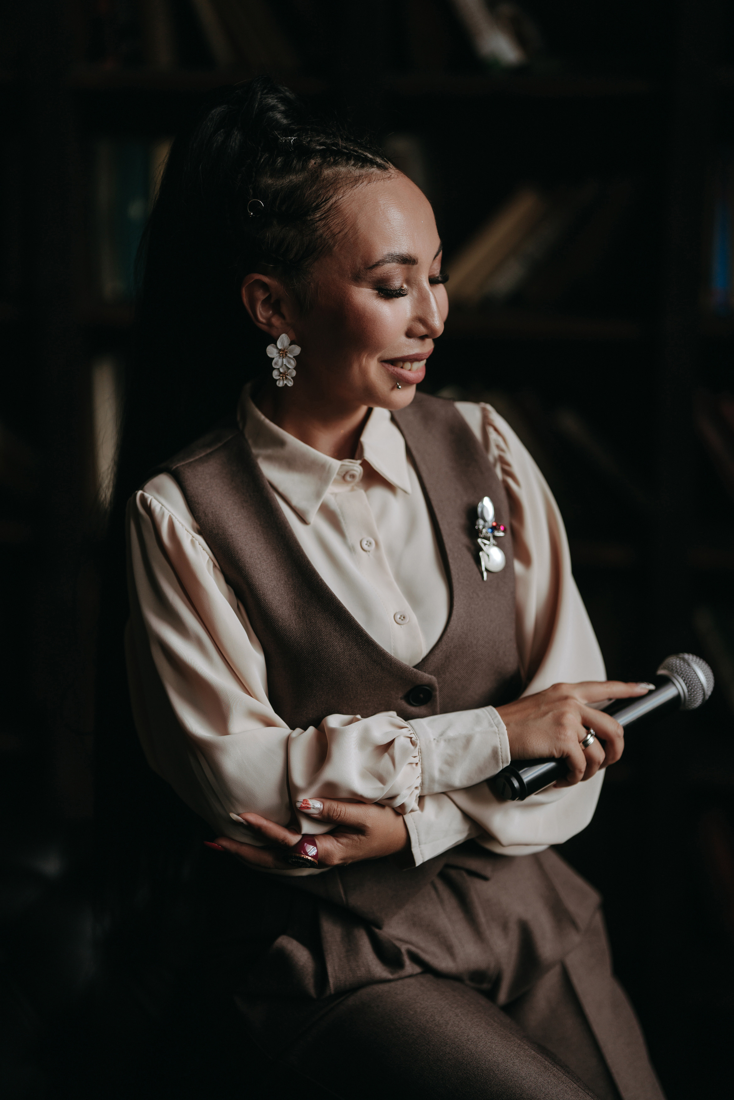 ФОТОСТУДИЯ МОНОХРОМ, ФОТОСЕССИЯ ДЛЯ ВЕДУЩЕЙ АЙГЕРИМ