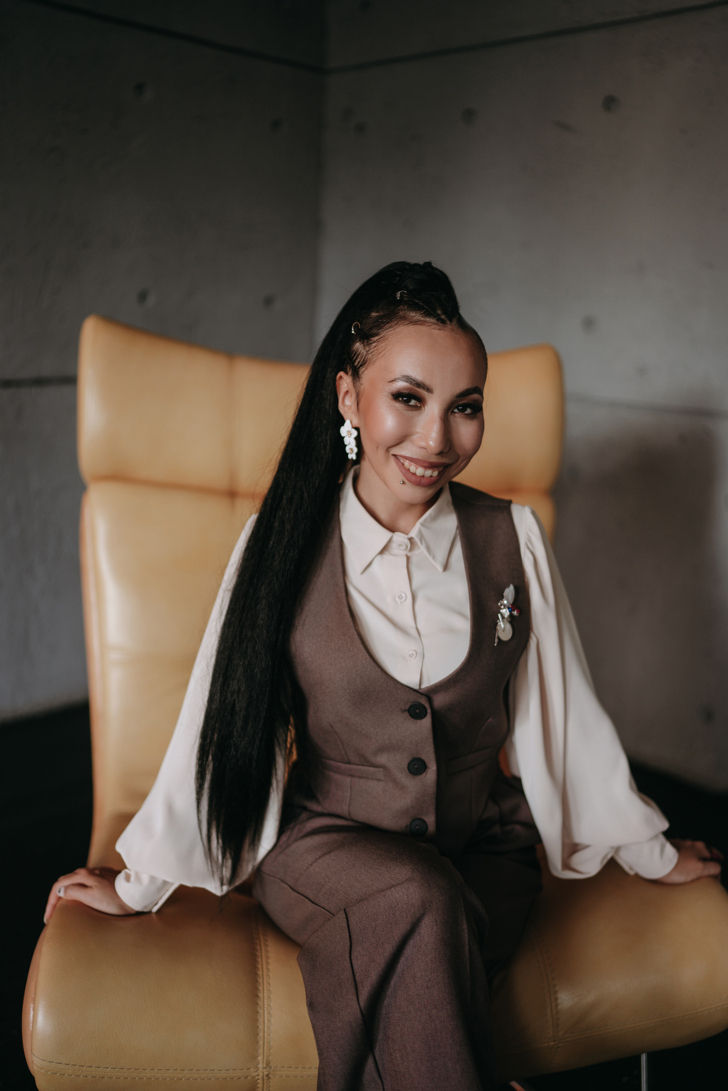 ФОТОСТУДИЯ МОНОХРОМ, ФОТОСЕССИЯ ДЛЯ ВЕДУЩЕЙ АЙГЕРИМ