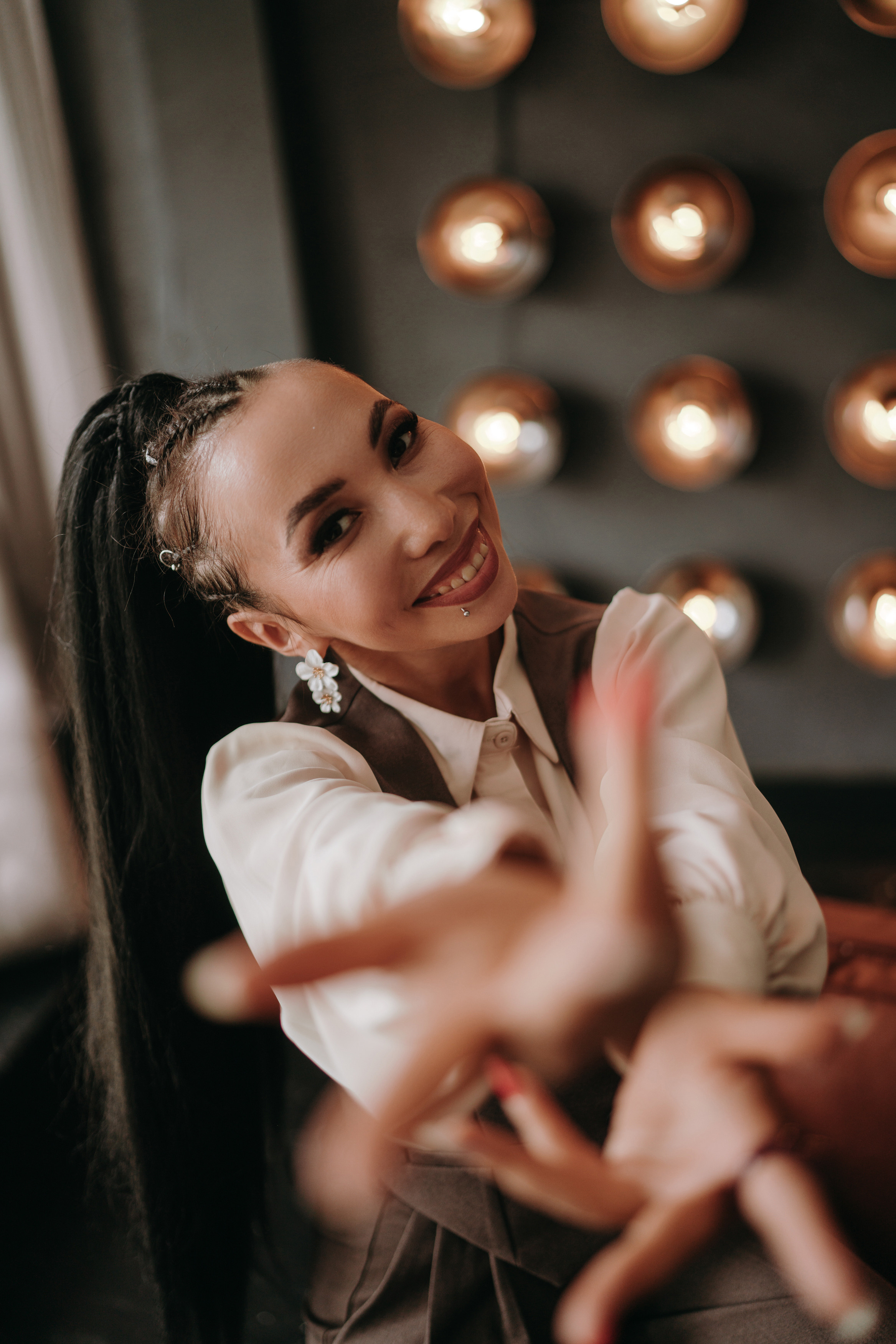 ФОТОСТУДИЯ МОНОХРОМ, ФОТОСЕССИЯ ДЛЯ ВЕДУЩЕЙ АЙГЕРИМ