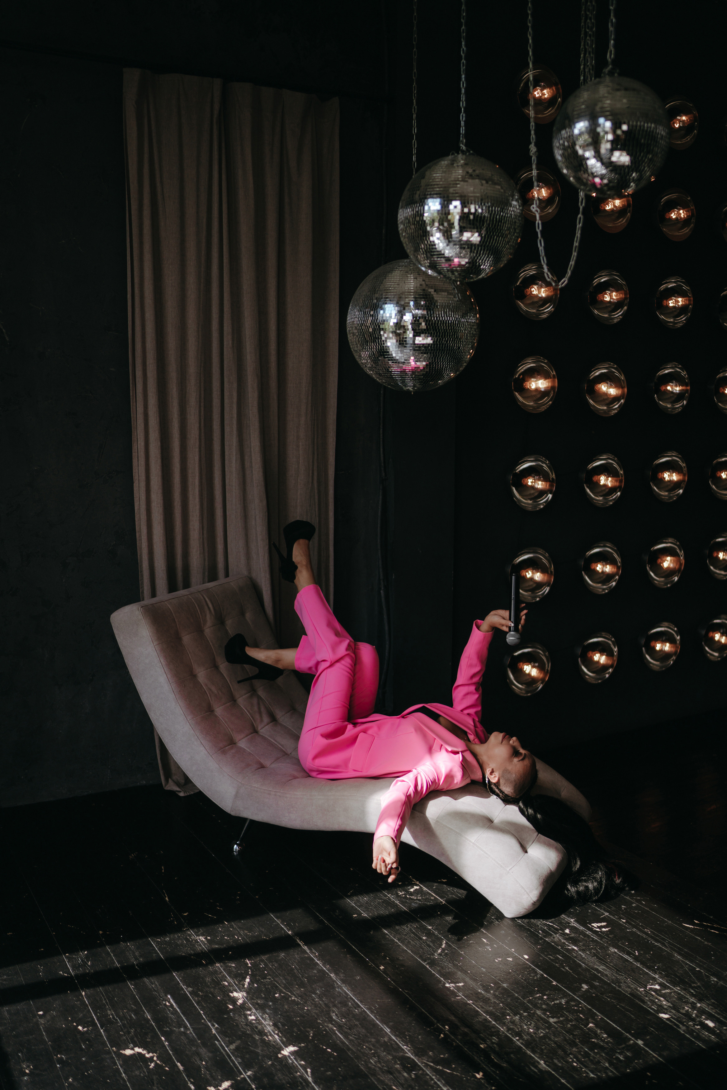 ФОТОСТУДИЯ МОНОХРОМ, ФОТОСЕССИЯ ДЛЯ ВЕДУЩЕЙ АЙГЕРИМ