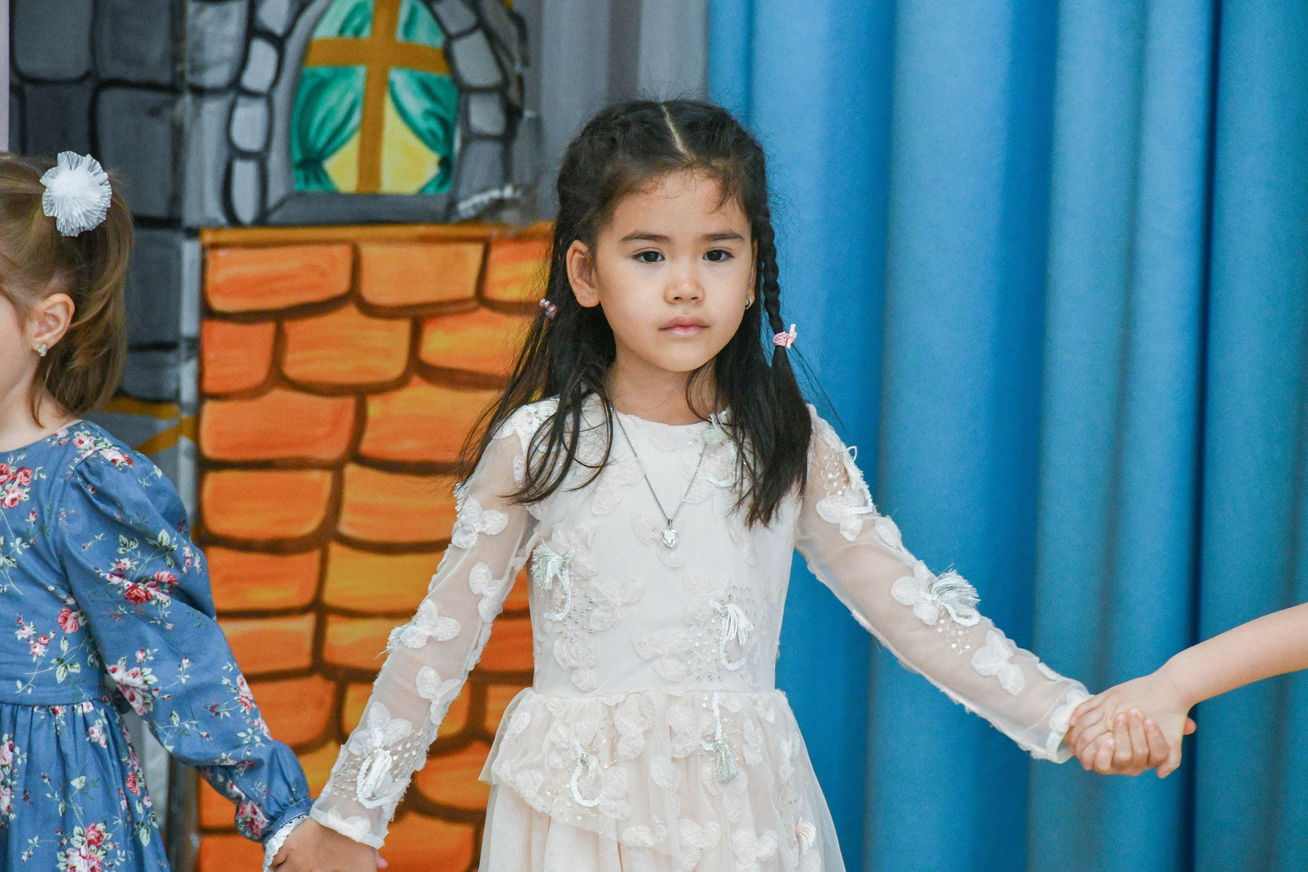 2023 г. День дошкольного работника и прогулка. Репортажный и детский фотограф в Новосибирске