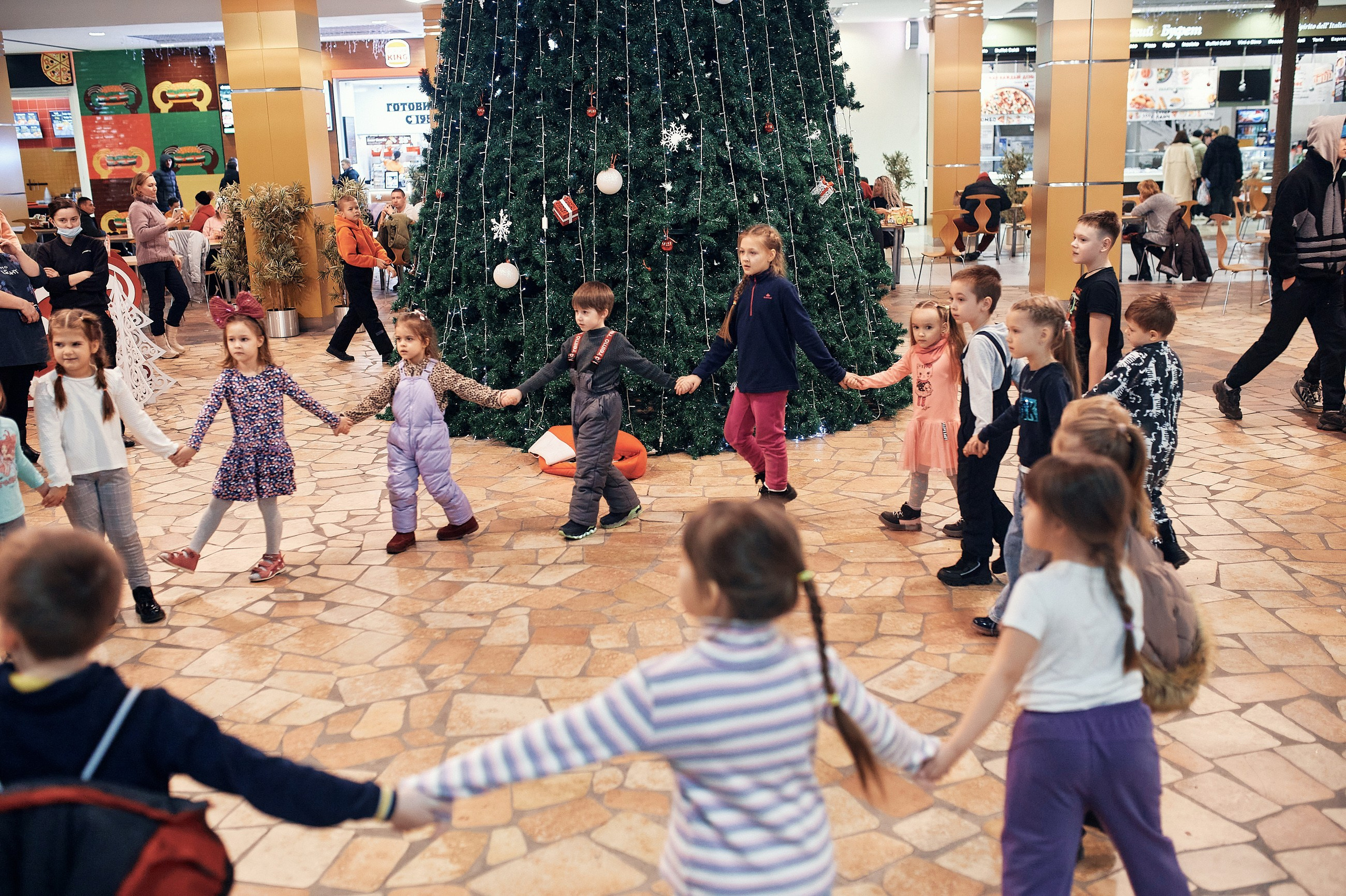 Детский новогодний праздник в ТЦ Июнь. Семейный и репортажной фотограф в Красноярске и Москве Виктор Бабинцев
