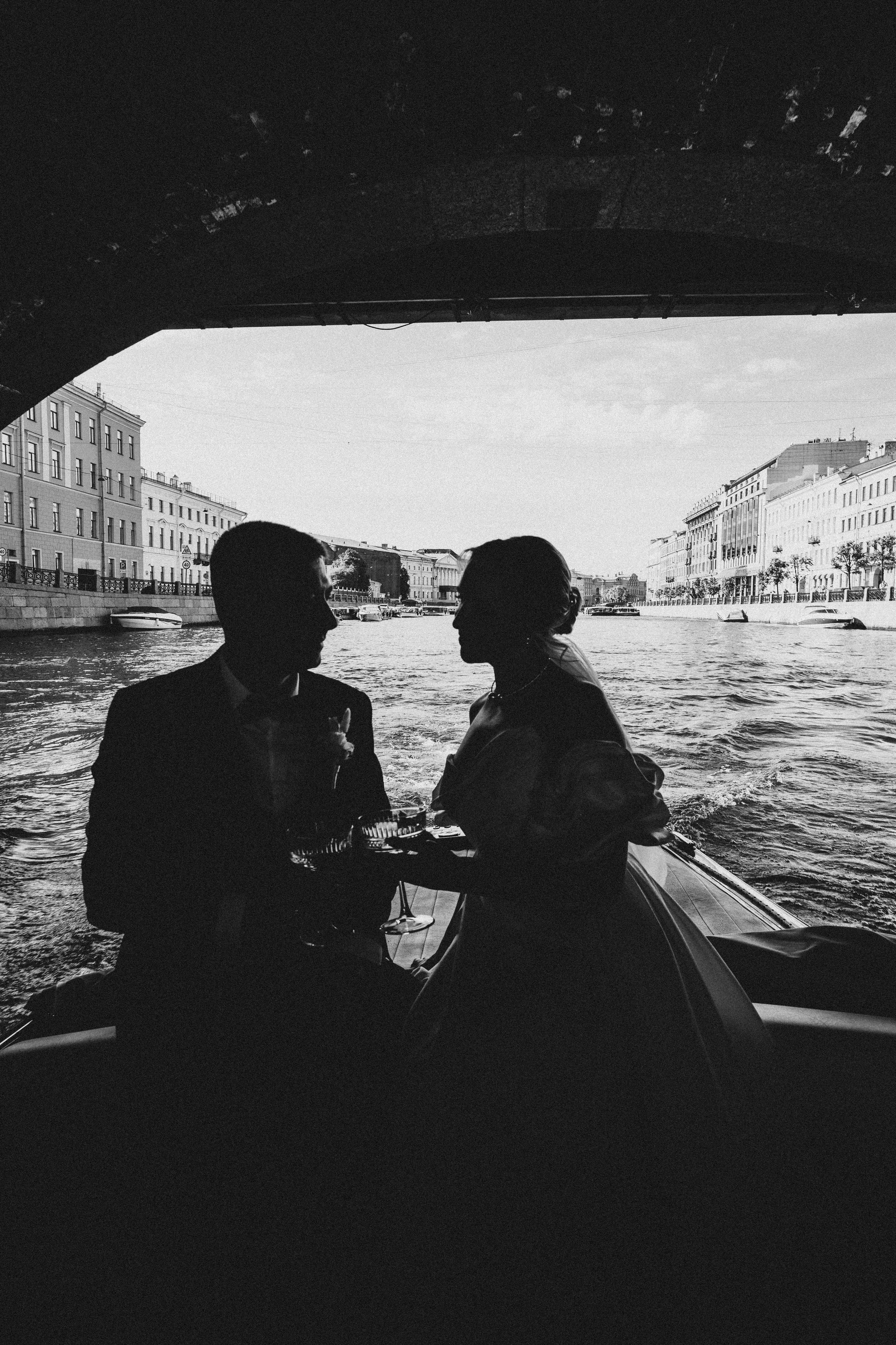 СВАДЕНБНАЯ СЬЕМКА НА КАТЕРЕ ПО КАНАЛАМ САНКТ-ПЕТЕРБУРГА И В АКВАТОРИИ НЕВЫ. Профессиональный фотограф, Санкт-Петербург — Виктория Богомолова