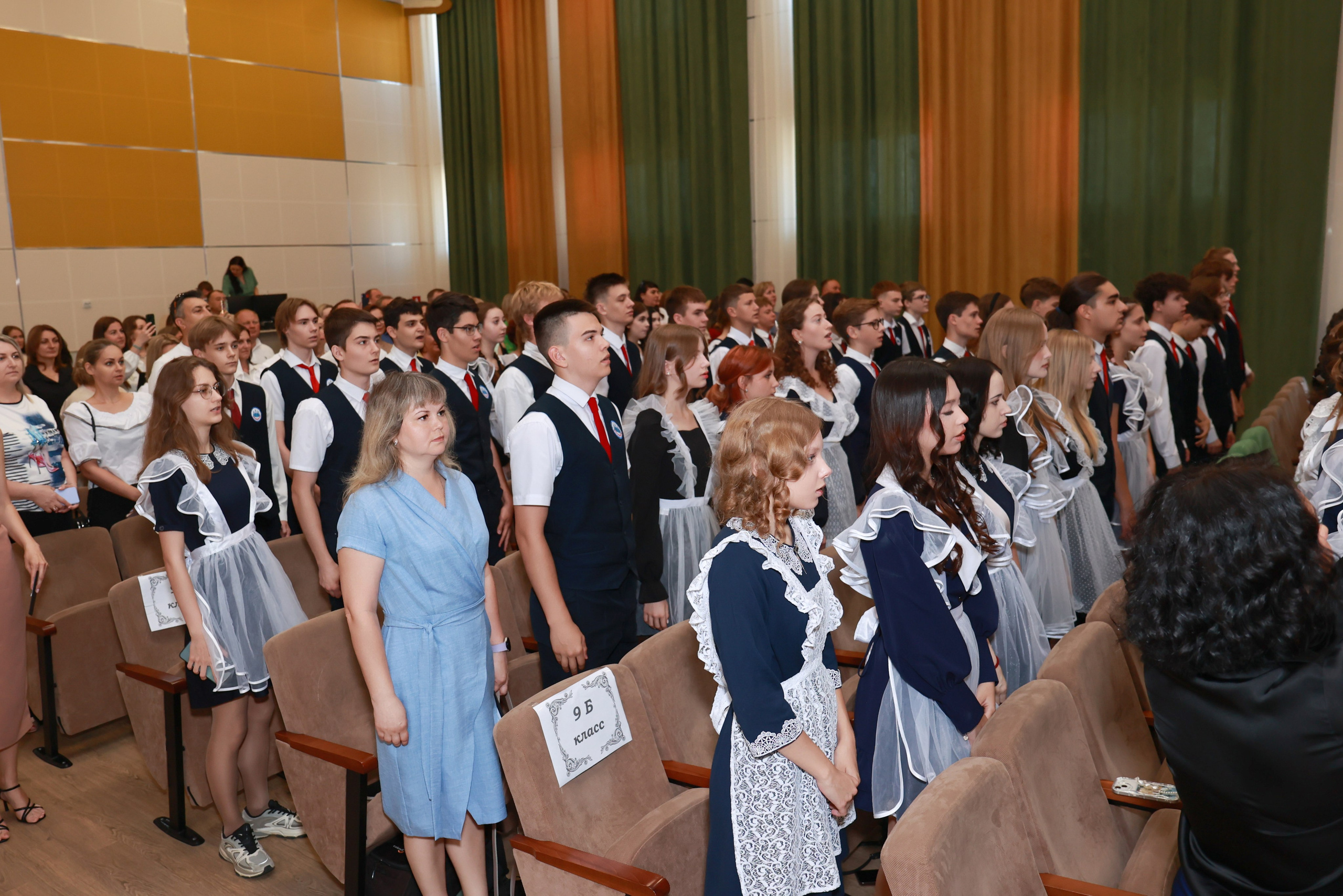 Вручение аттестатов Гимназия 87 (2025 г.). Детский семейный фотограф Краснодар