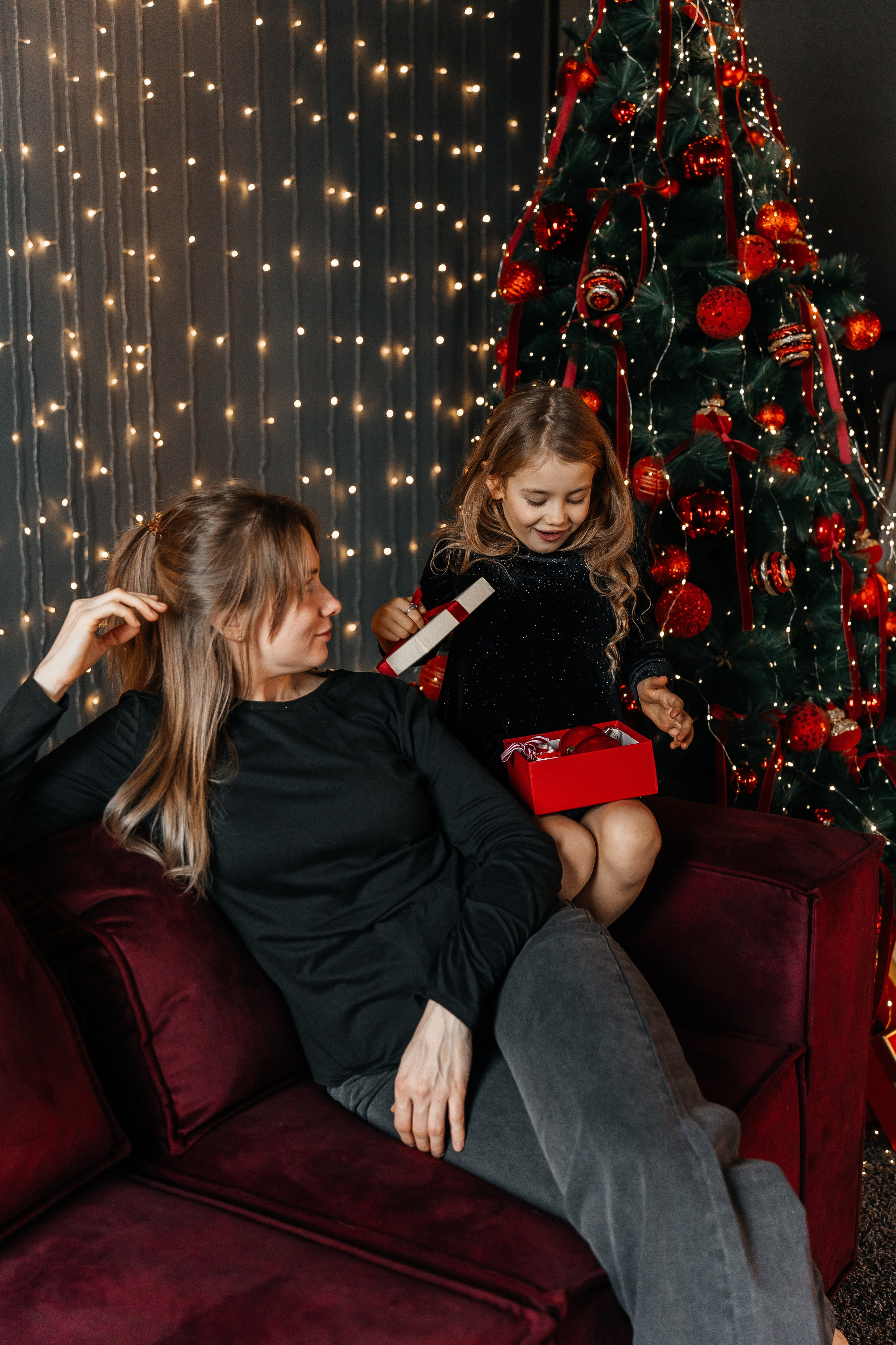 Мама с дочкой. Для тех, кто не ждёт удачи, а создаёт её. Каждая фотосессия — это твой момент, твой стиль, твой успех. 📸