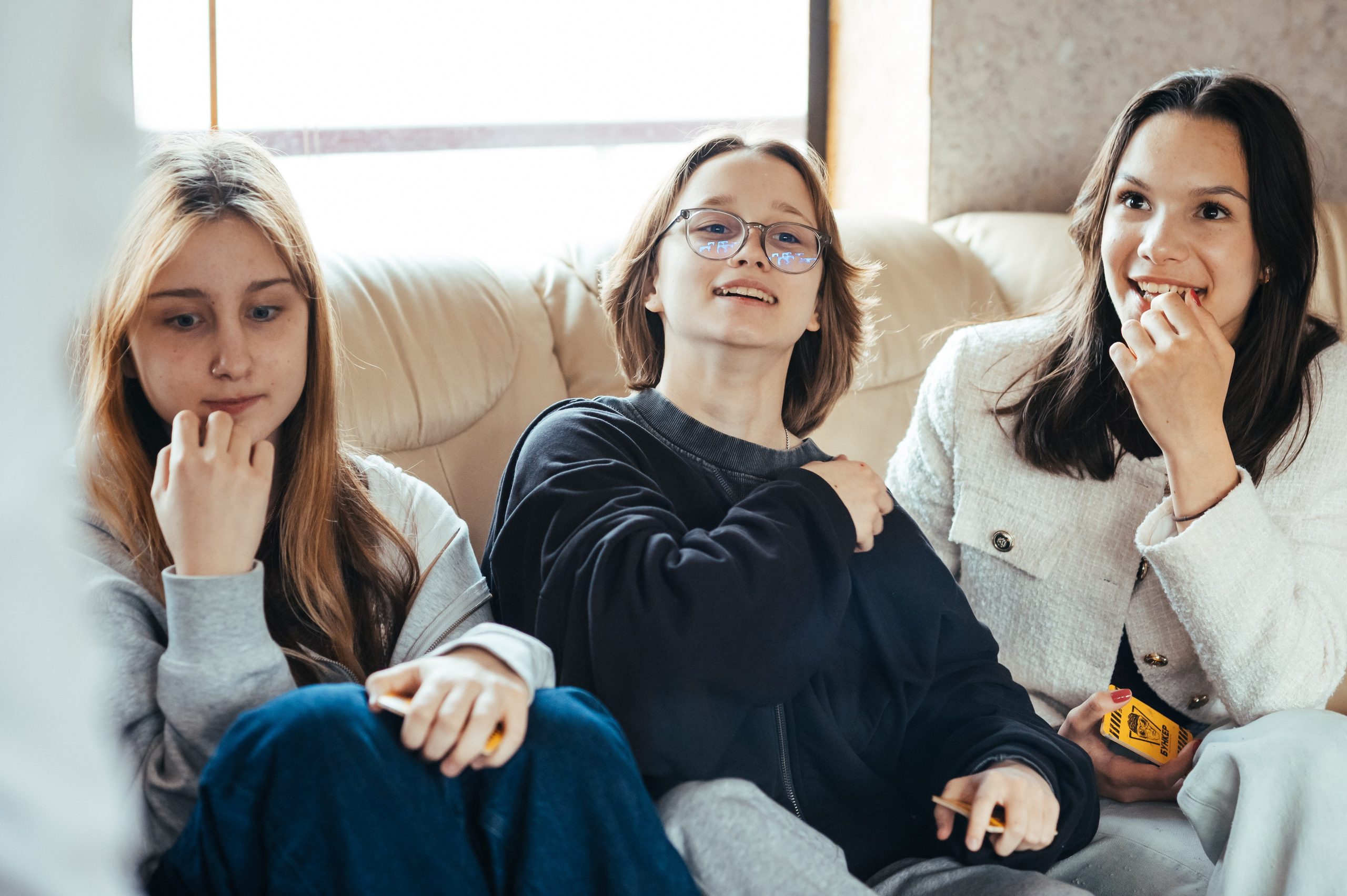 Последний звонок. Анастасия Петрович фотограф, фотокорреспондент в Москве и Санкт-Петербурге. Фотосъёмка репортажа, мероприятия, корпоративная съёмка, контент