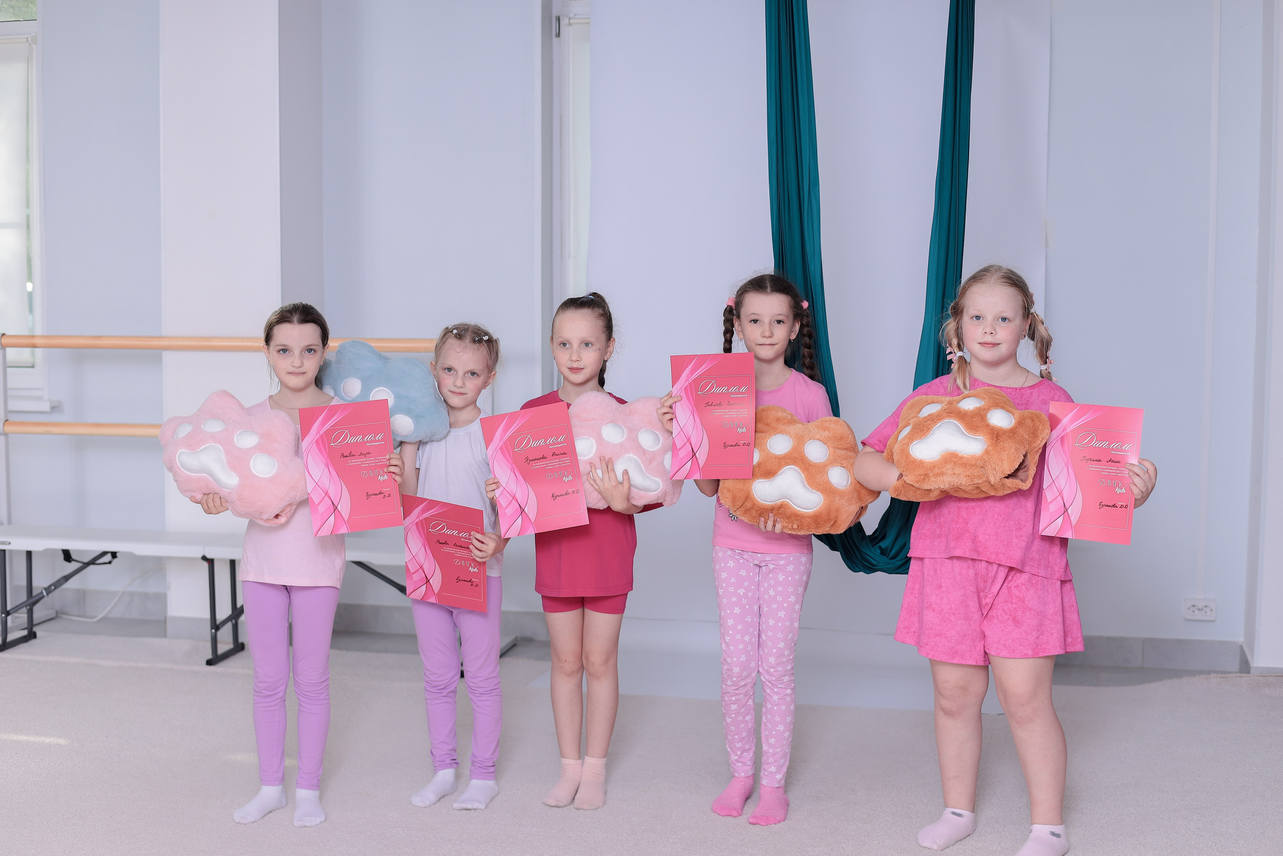 Детская аэройога. Фотограф Надршина Лилия