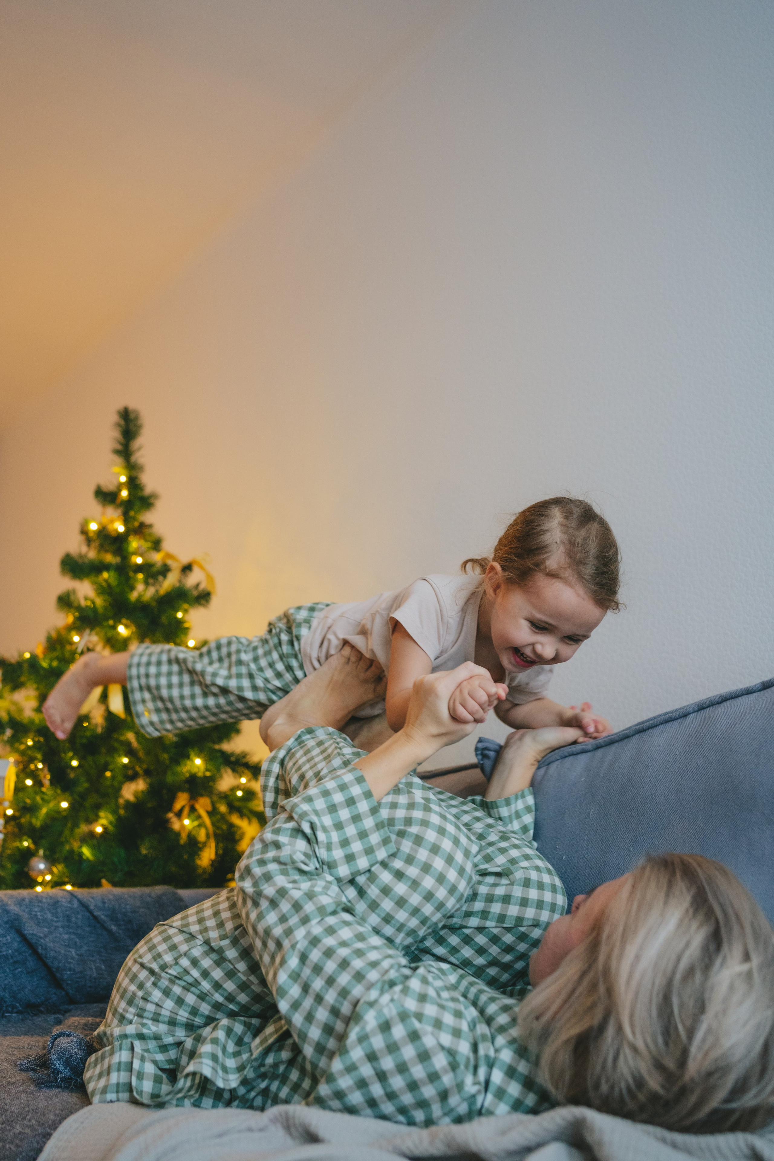 Домашняя новогодняя семейная съемка. Фотограф Екатерина Канчалаба