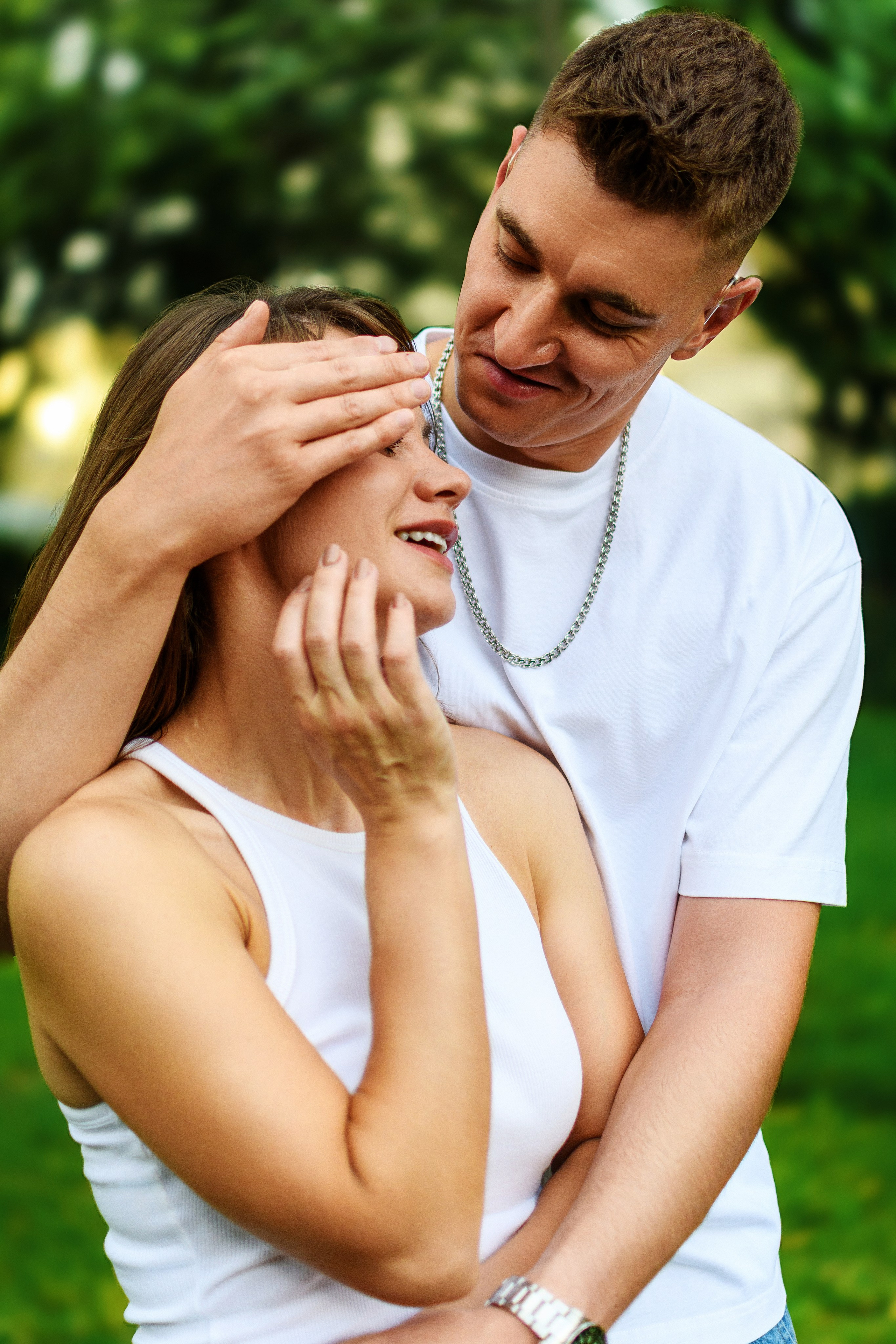 Фото идеи для фотосессии девушки и парня на улице в Москве