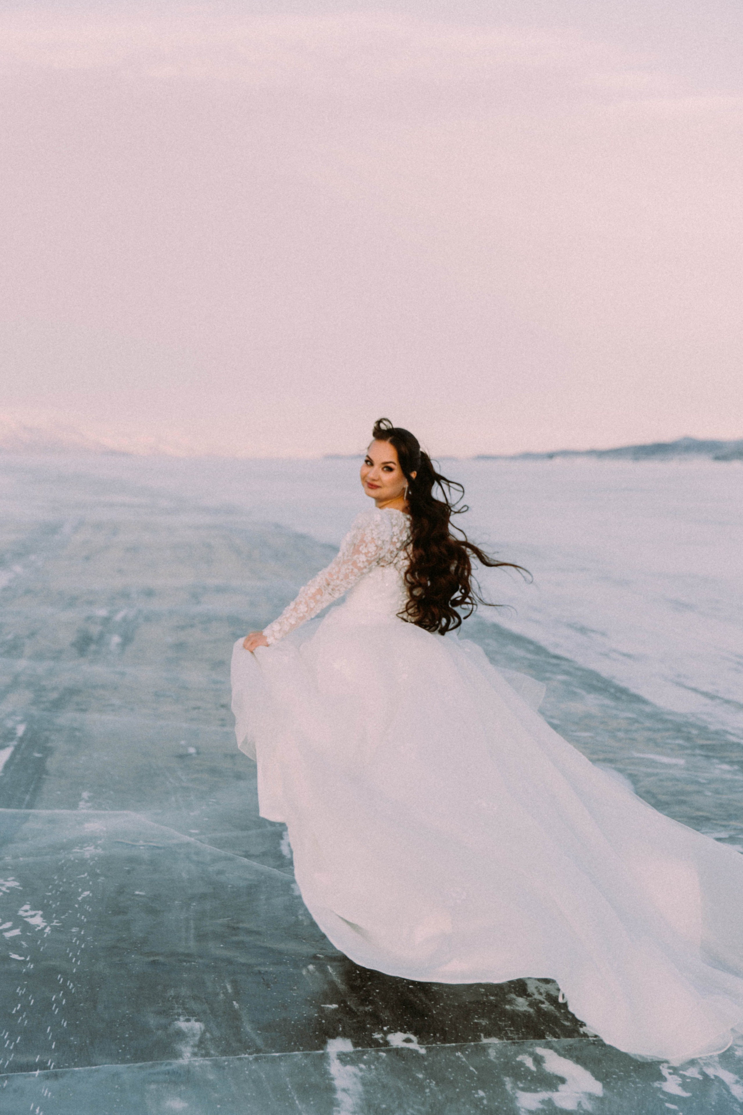 Свадебная зимняя съемка на Байкале. Главная