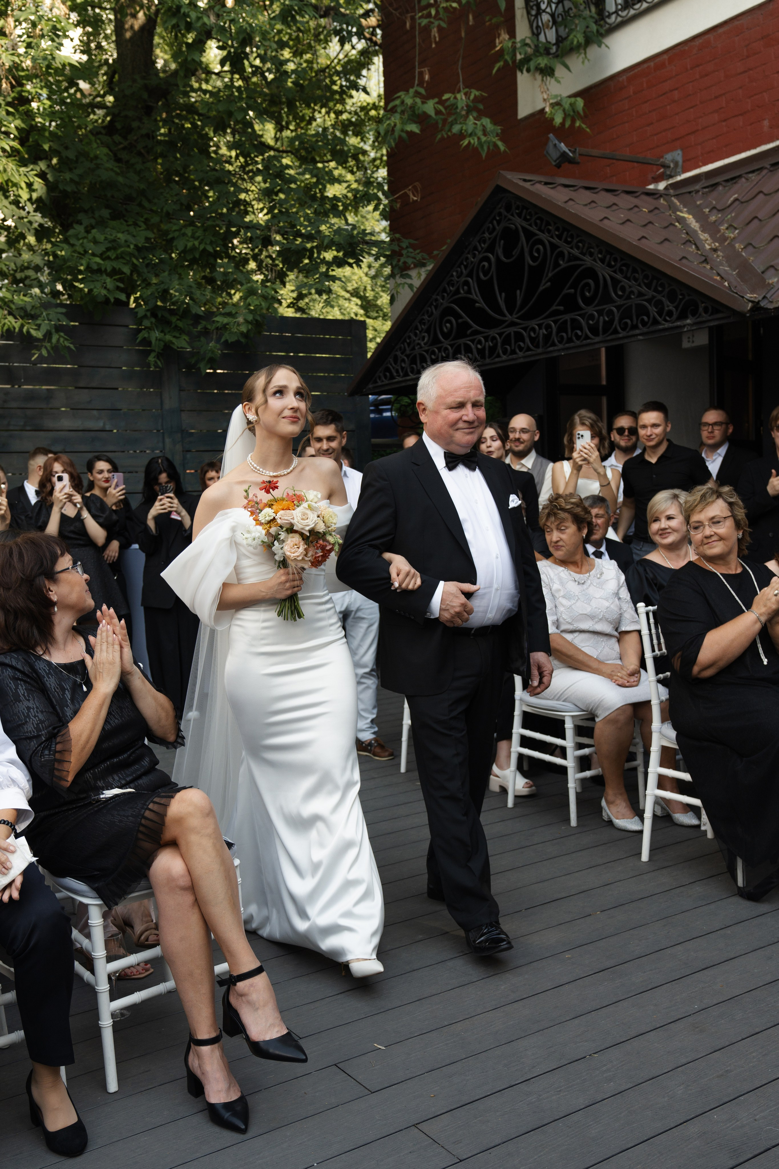 «комфорлабельно и эстетично». Свадебный фотограф Наташа Брифли