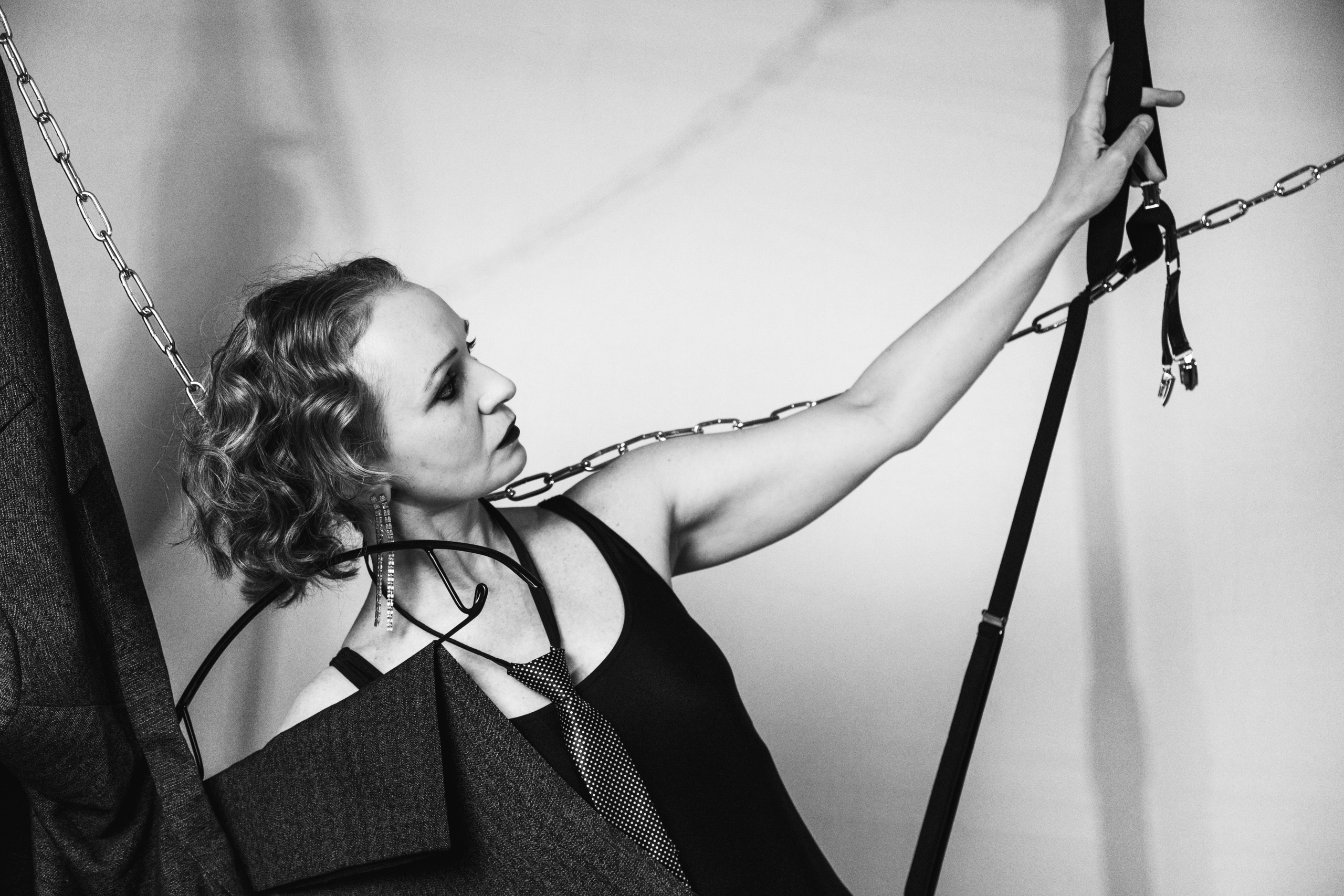 2025-07-13. Анжела и пиджак