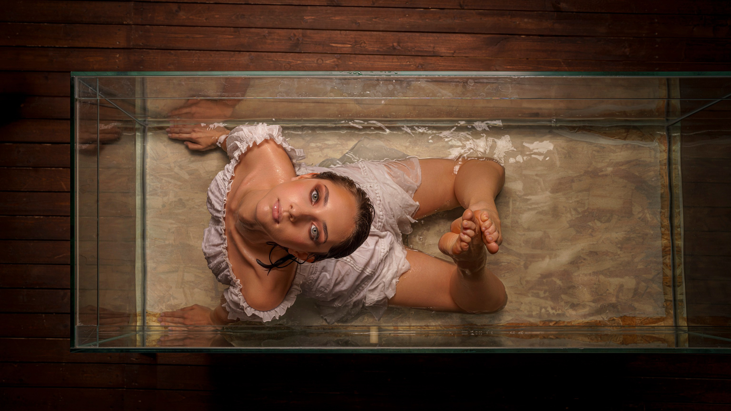 Юля в аквариуме. Фотограф Сергей Танков