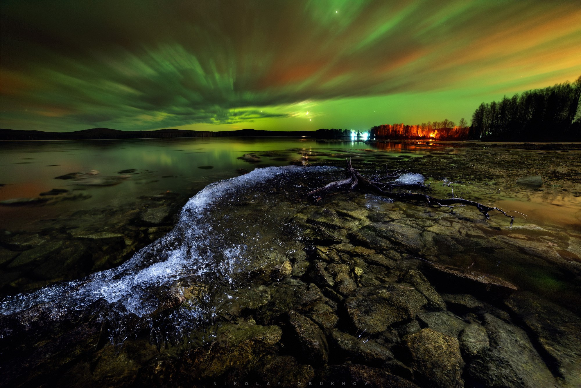 Северное сияние (начальная фаза) в поселке Черноисточинск, Свердловская обл.