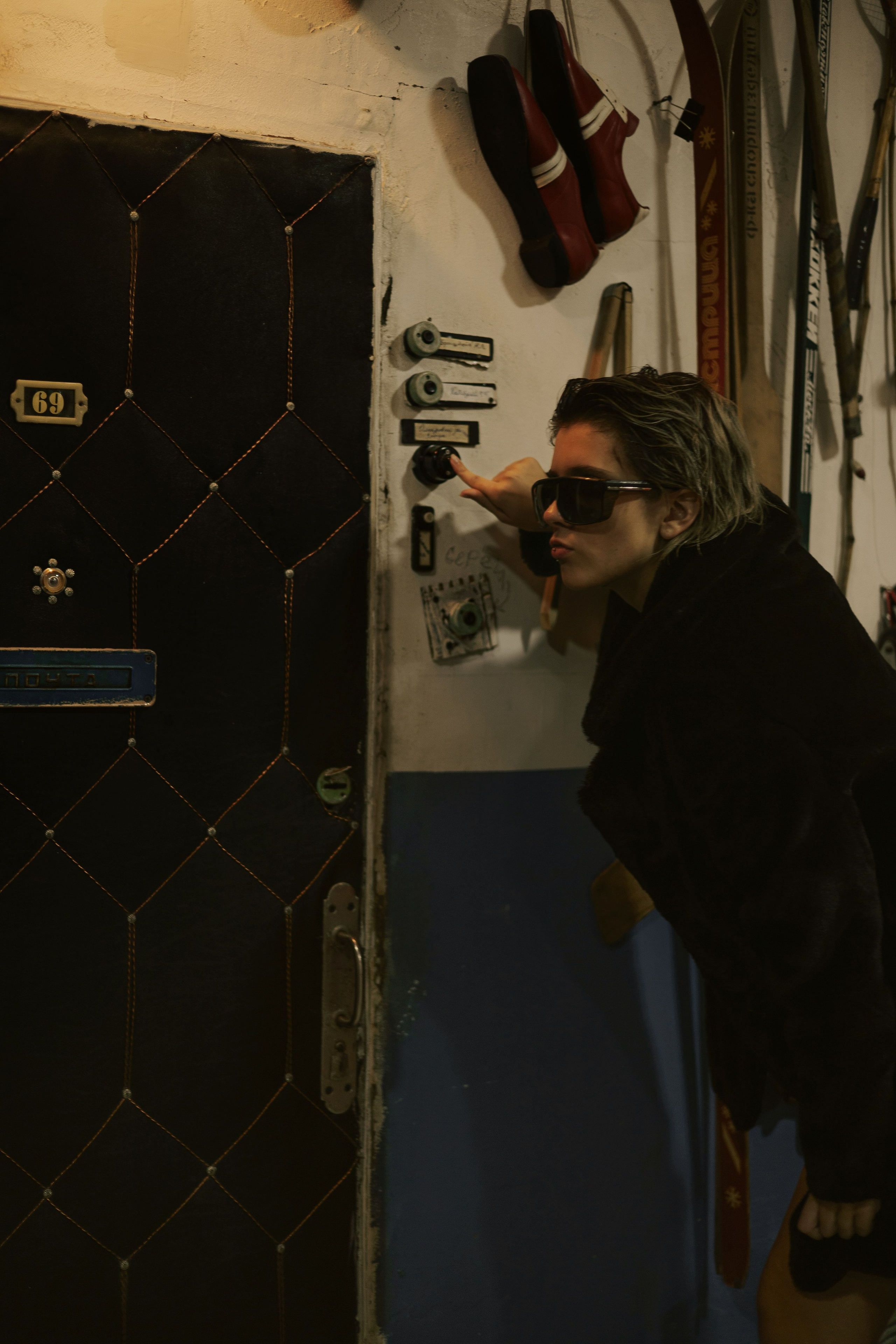 Образ девушки в съёмке, вдохновлённой эстетикой СССР