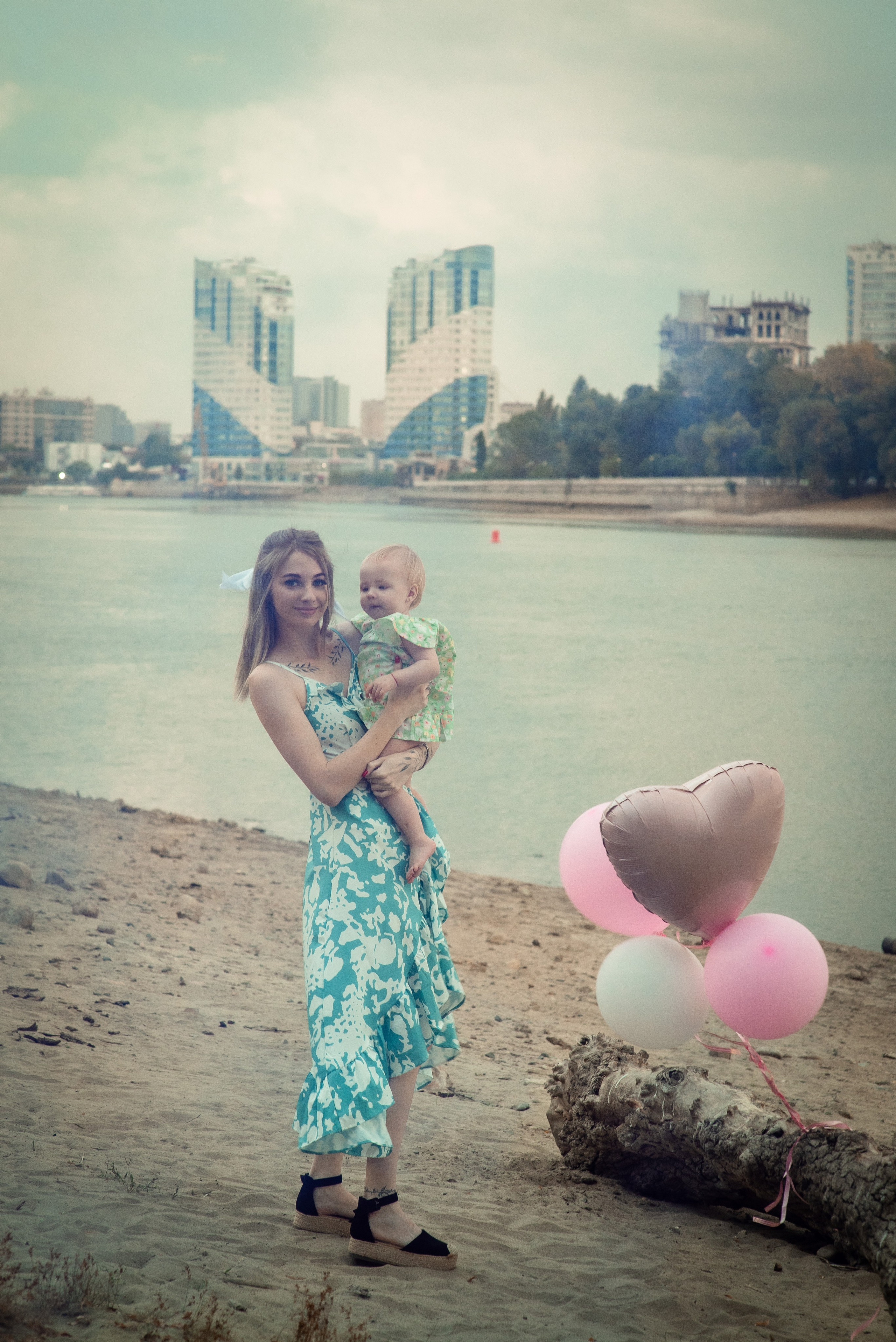 Фотосессия мама с дочкой_река Кубань (цветокор). Детский и семейный фотограф Краснодар / Сочи Сергеева Олеся