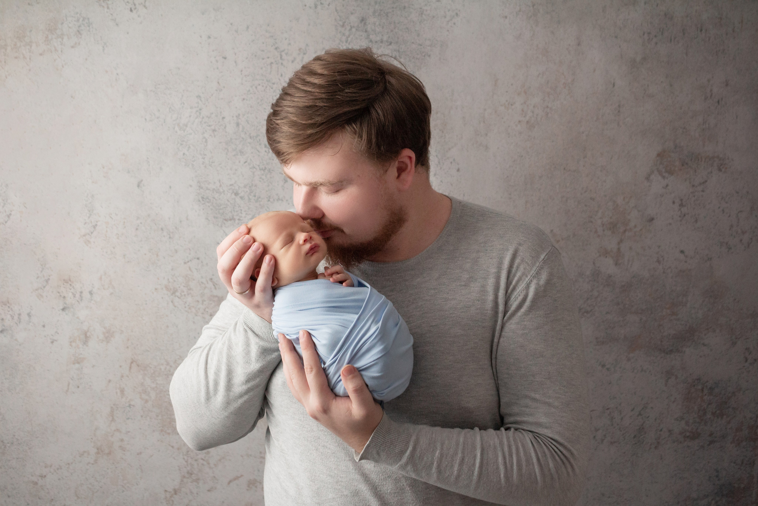 Кадры малыша с родителями. Фотограф новорождённых Анапа Елена Кушнарь