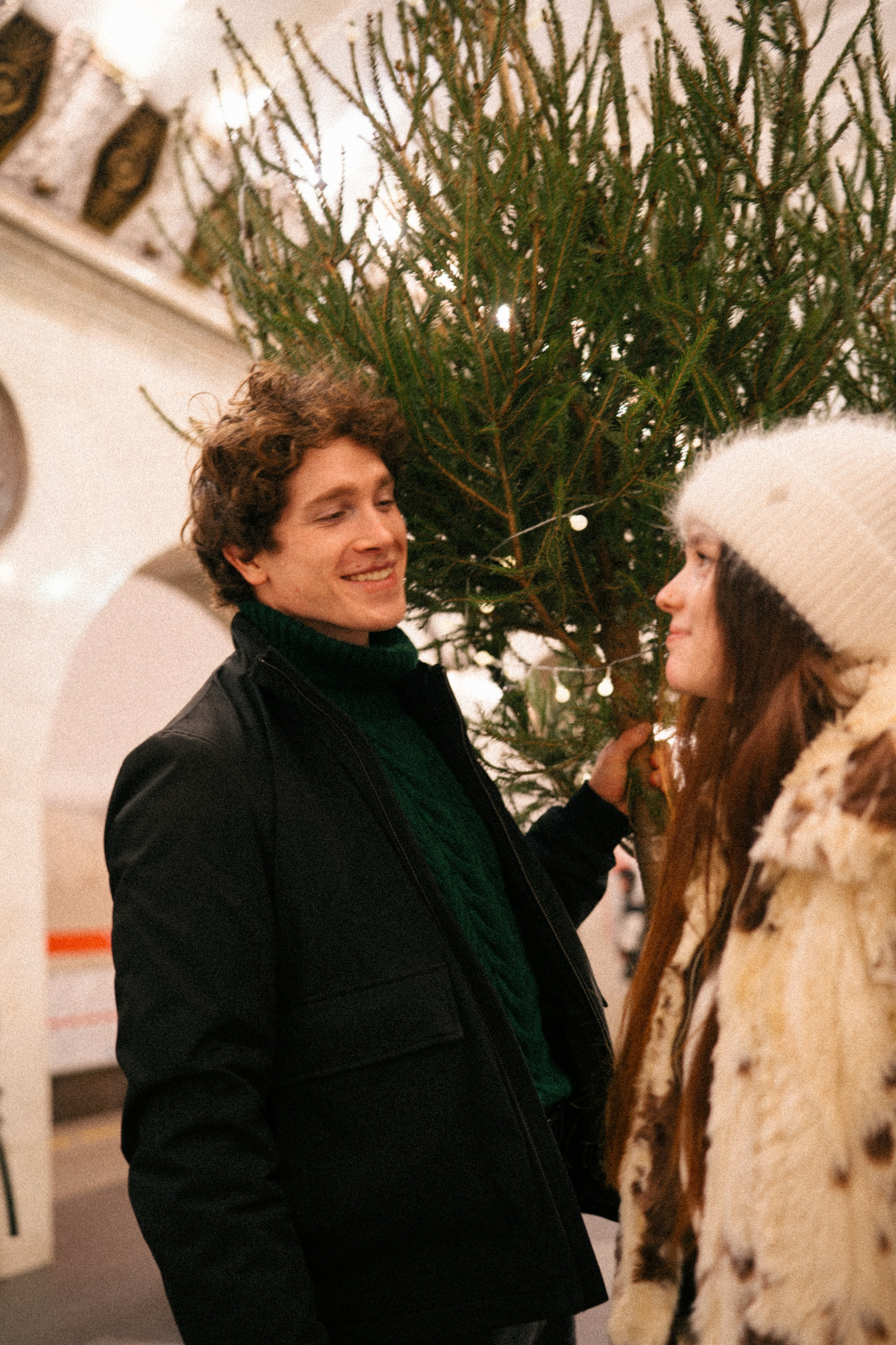 НОВОГОДНЯЯ ПРОГУЛКА ПАРЫ ПО ЧЕРНЫШЕВСКОЙ ПЕРЕД НОВЫМ ГОДОМ. Профессиональный фотограф, Санкт-Петербург — Виктория Богомолова