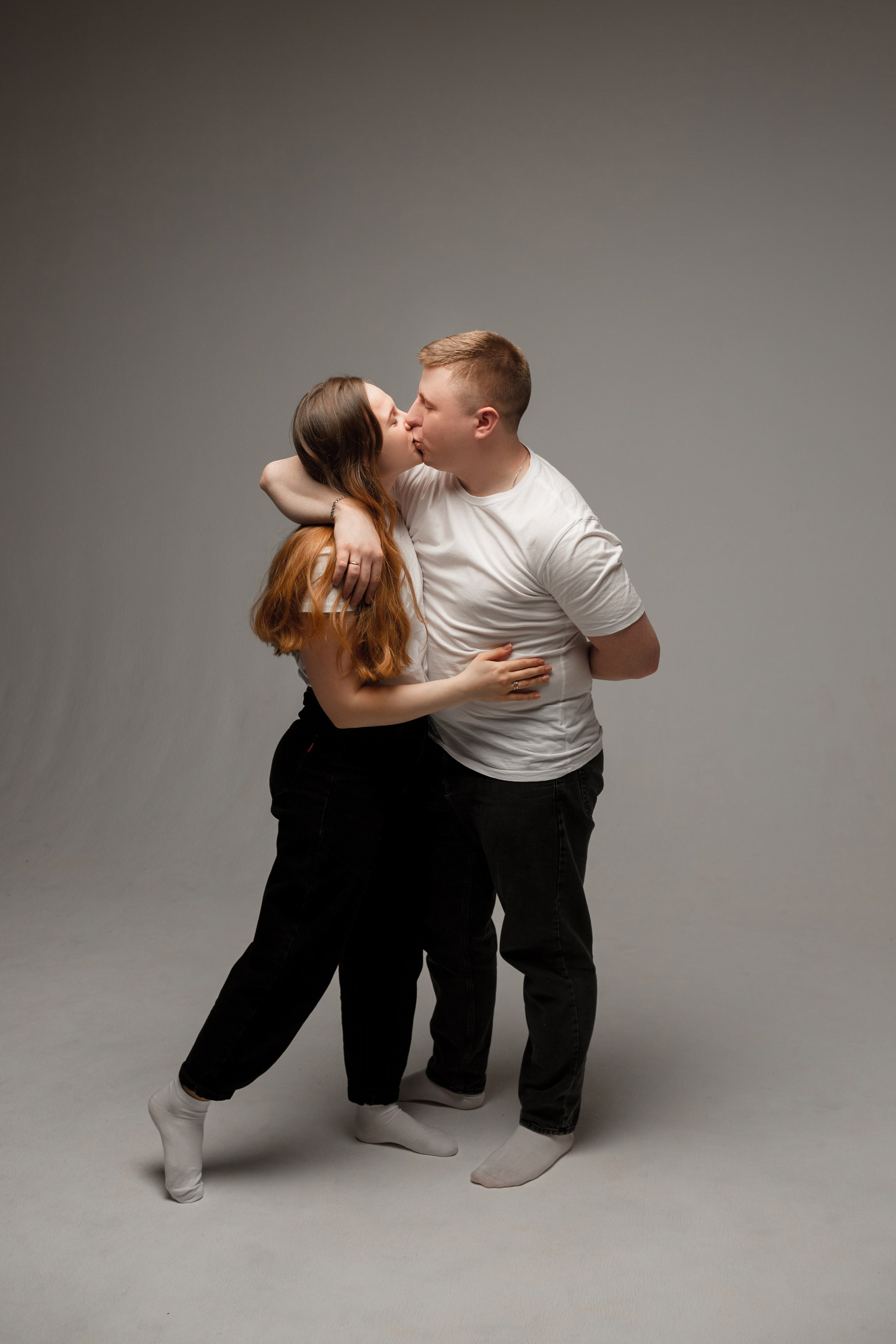 Фотосессия love story в студии. Свадебный фотограф Кирилл Белый