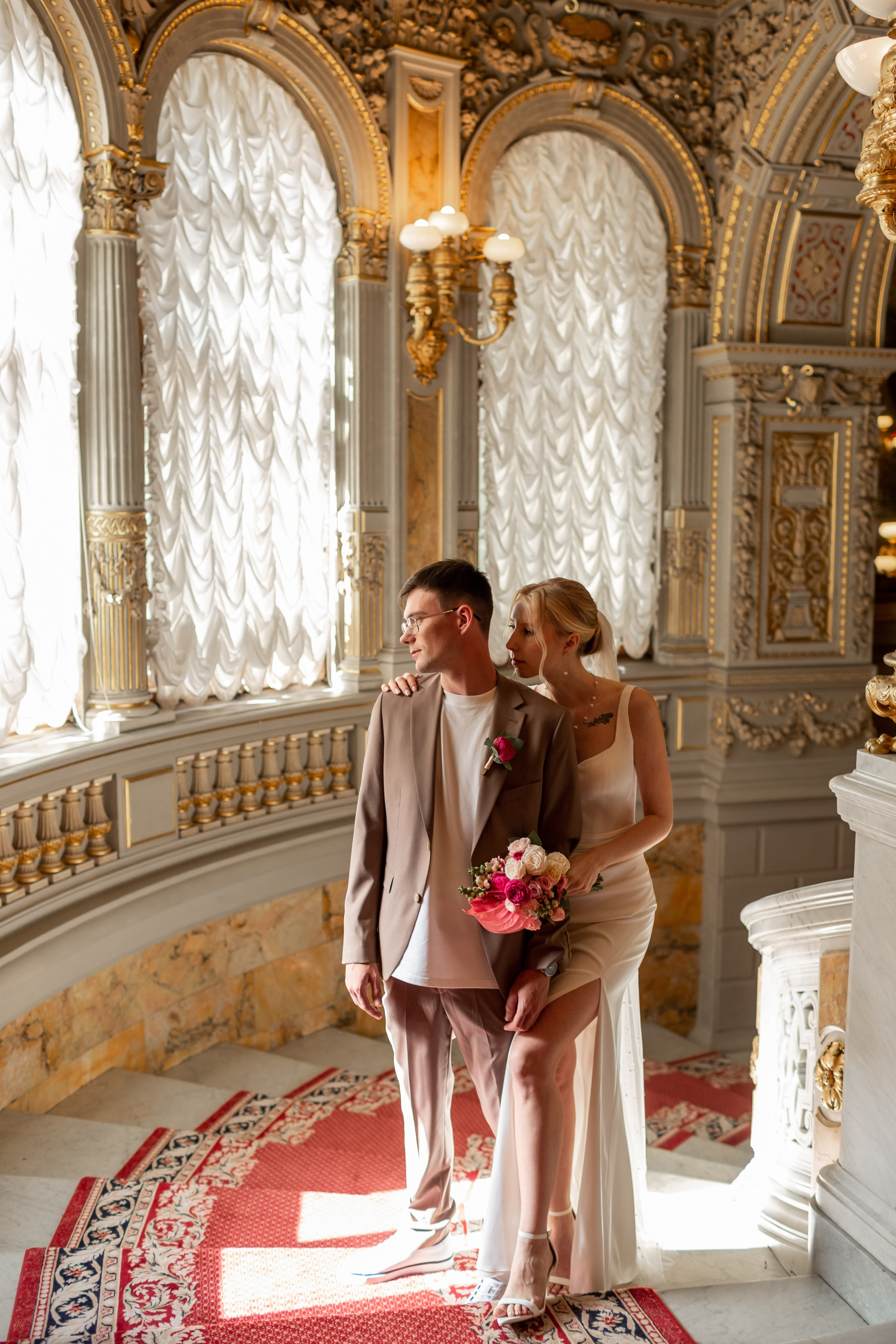 Свадебная фотосессия во дворцах Петербурга. Свадебный фотограф Кирилл Белый