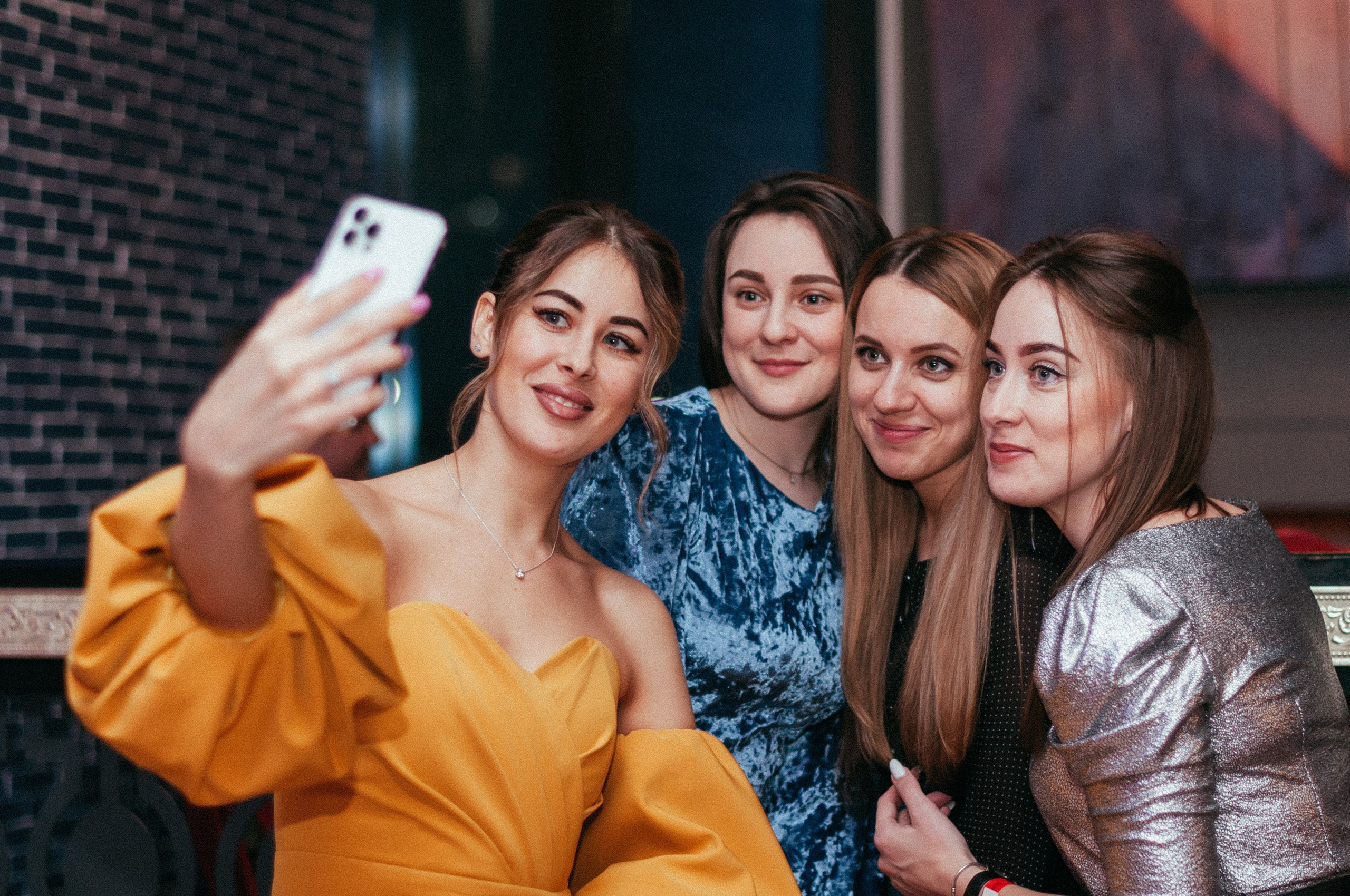 Выпускные и корпоративы. Фотограф в Барнауле Дарья Бутурлакина. Люби.Цени.Касайся