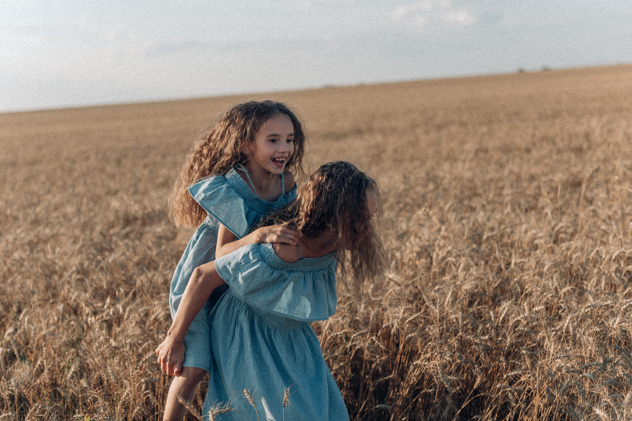 Детская фотография. Фотограф в Барнауле Дарья Бутурлакина. Люби.Цени.Касайся