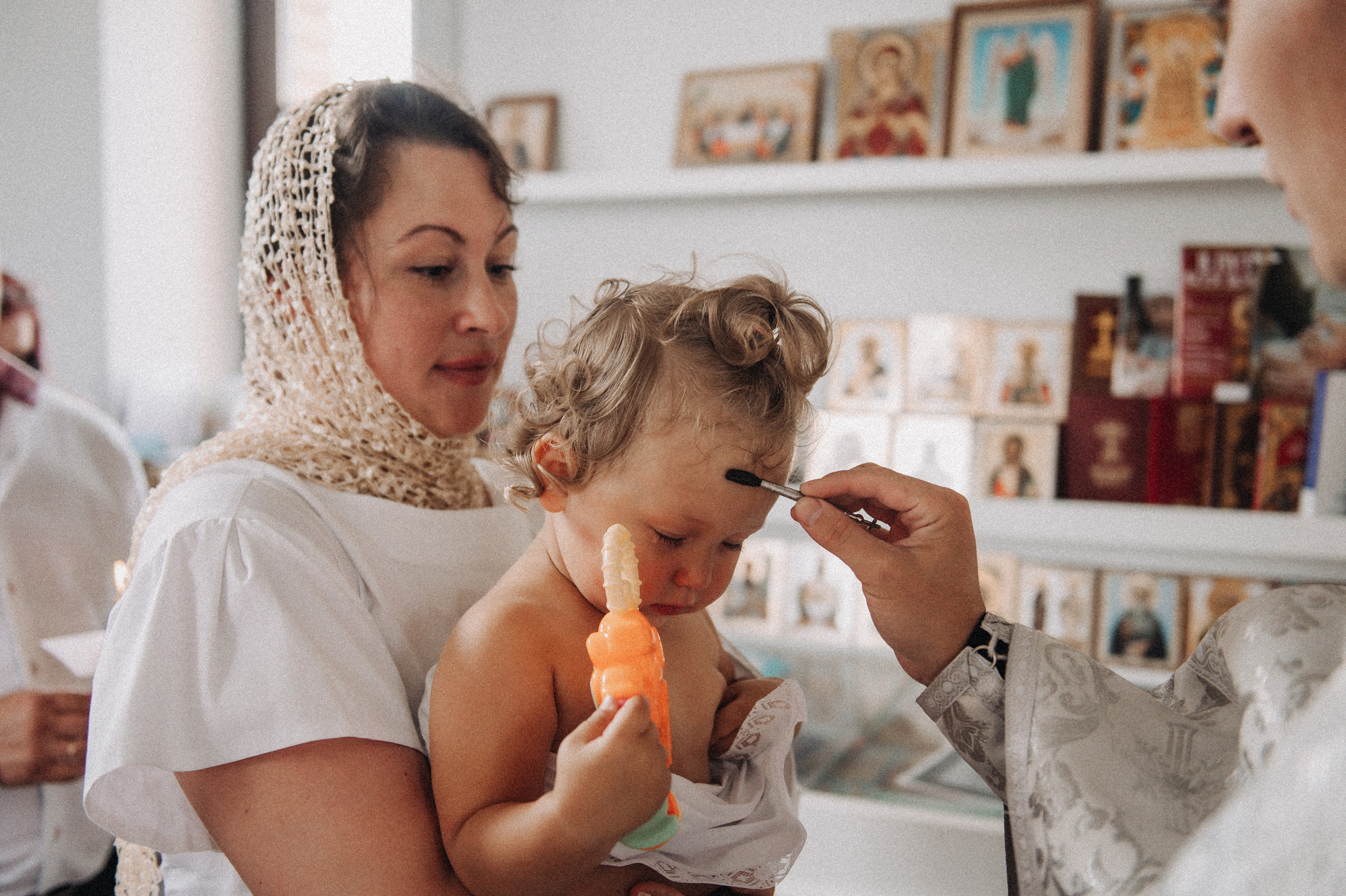 Таинство крещения. Фотограф в Барнауле Дарья Бутурлакина. Люби.Цени.Касайся