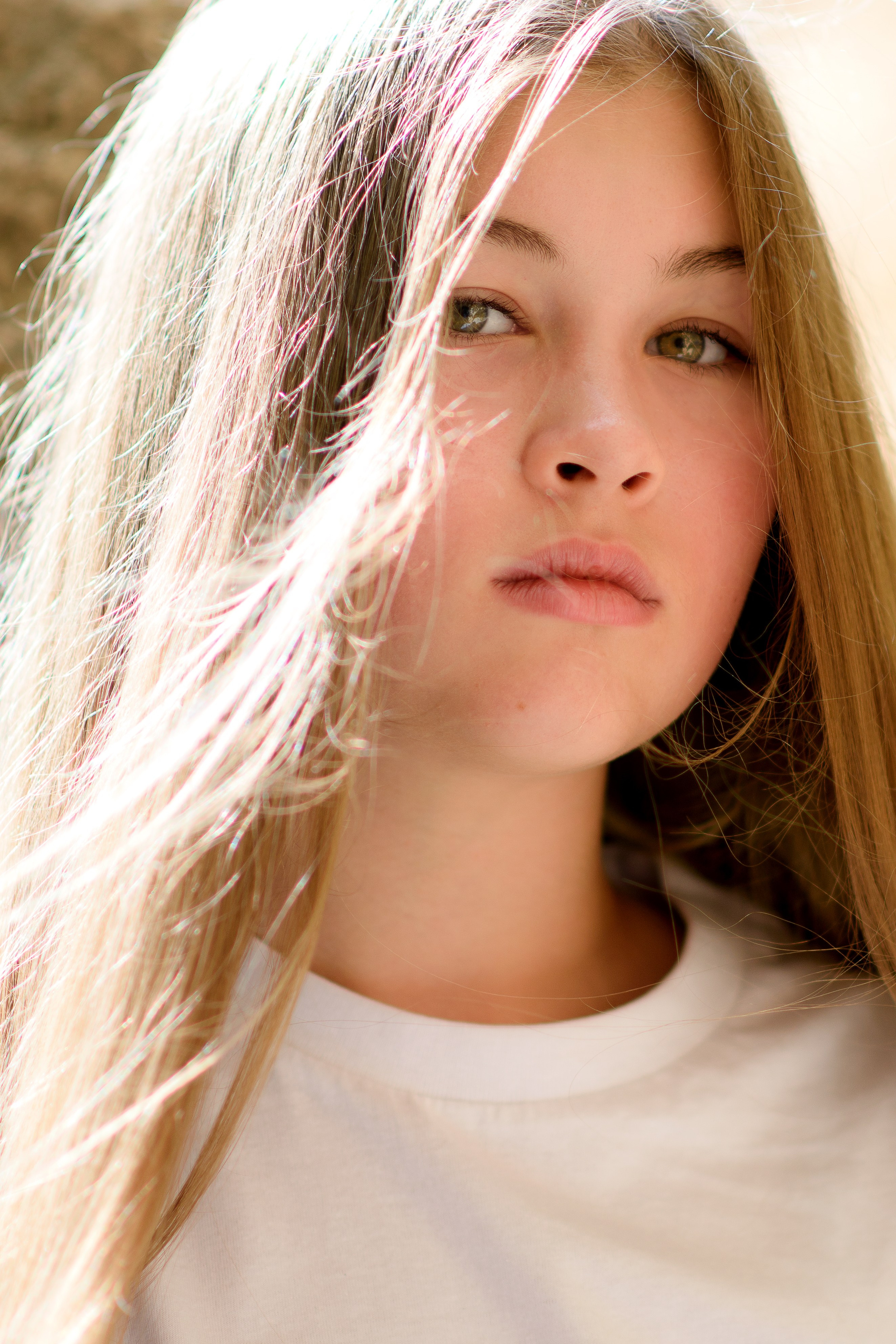 Фотосессия девочки подростка в старом городе. Главная