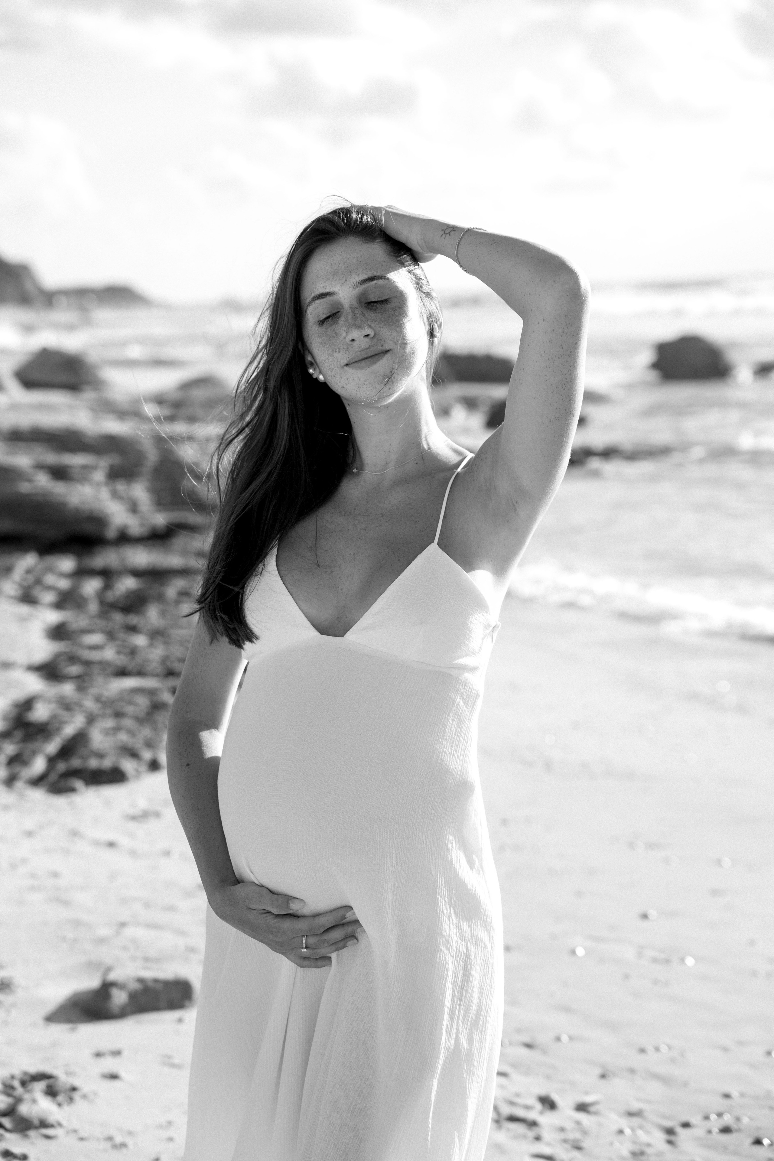 Pregnancy photoshoot near the sea. Wedding and family photographer
