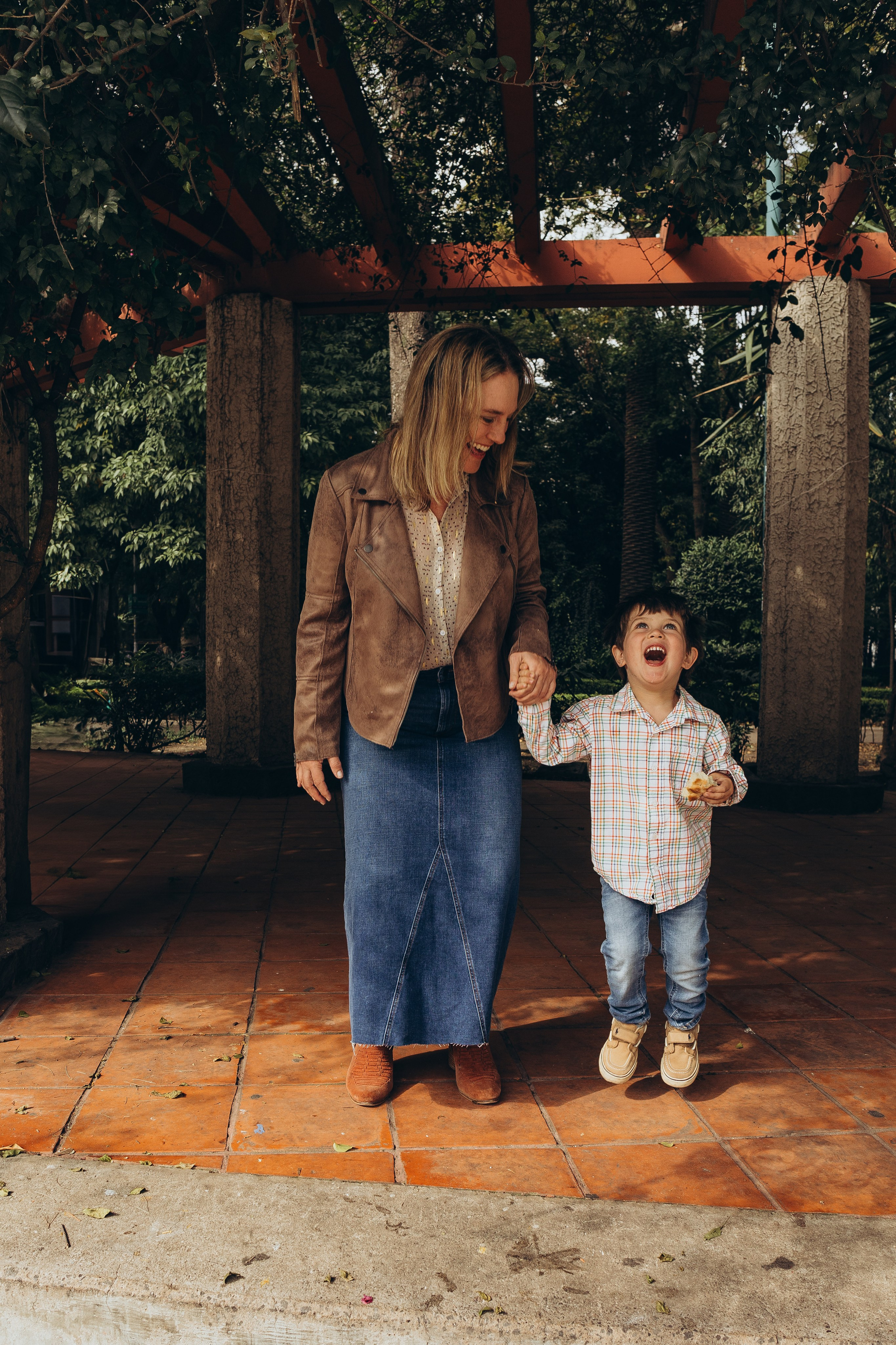 Sesión de fotos de mama e hijo en el Parque México, Condesa, Ciudad de México. Ирина Крохалева. Семейный фотограф в Екатеринбурге