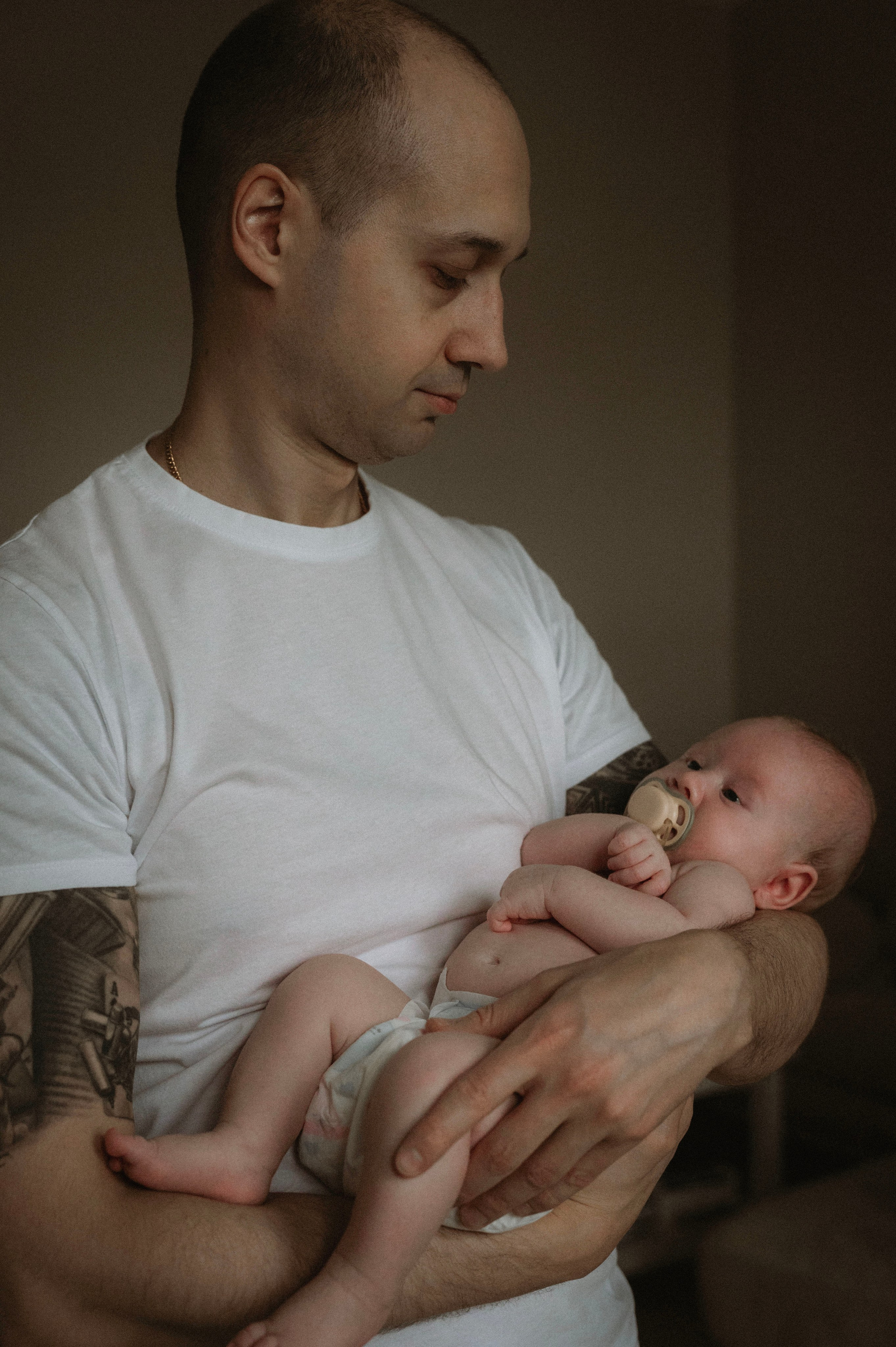 Семейная домашняя фотосессия. Профессиональный фотограф беременности в СПБ. Стильные фотосессии беременности в стиле минимализм и классическая фотография