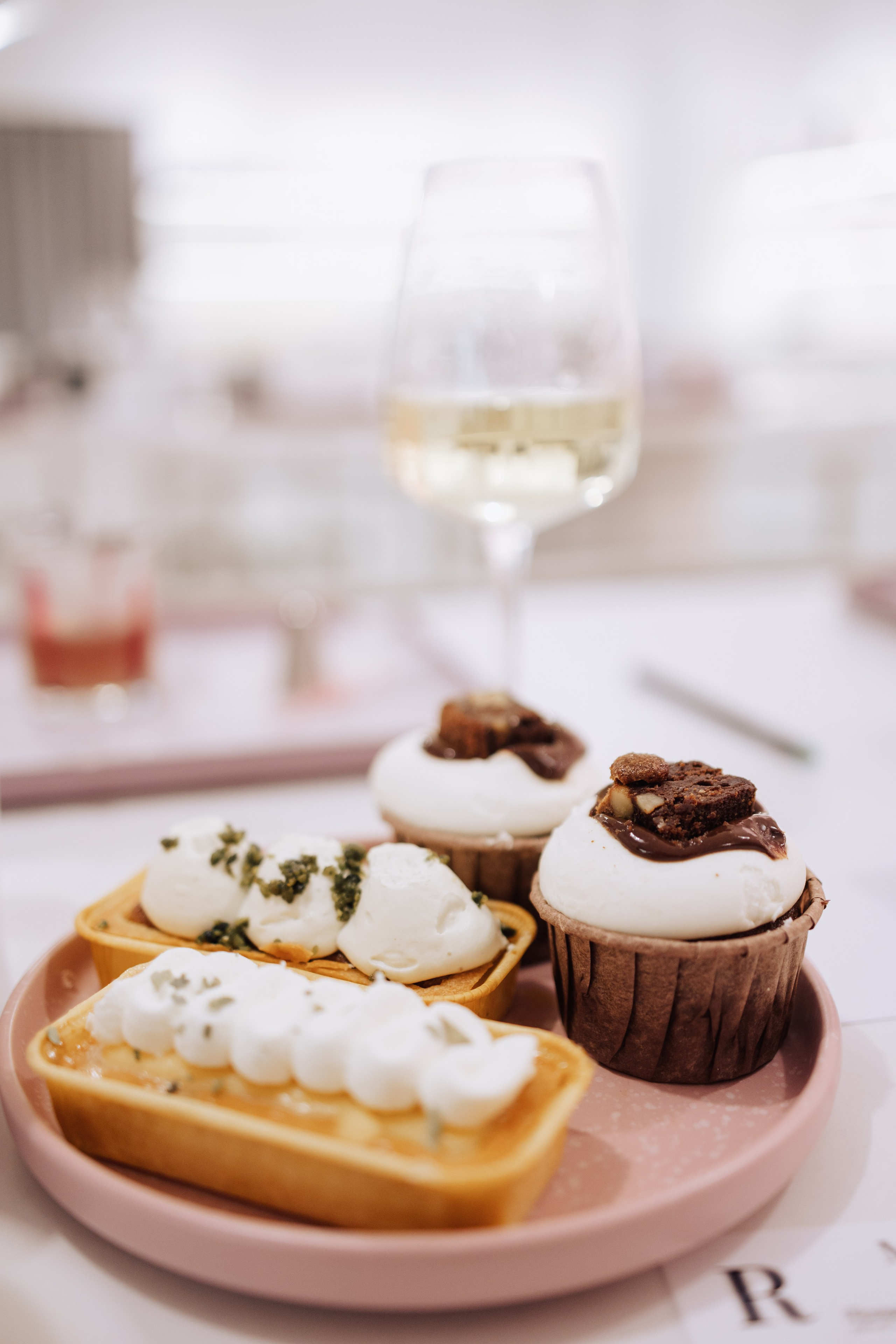 Rewax 18.07.24. Репортажный и портретный фотограф в Санктпетербурге. Видиосъемка мероприятий в Санкт-Петербурге