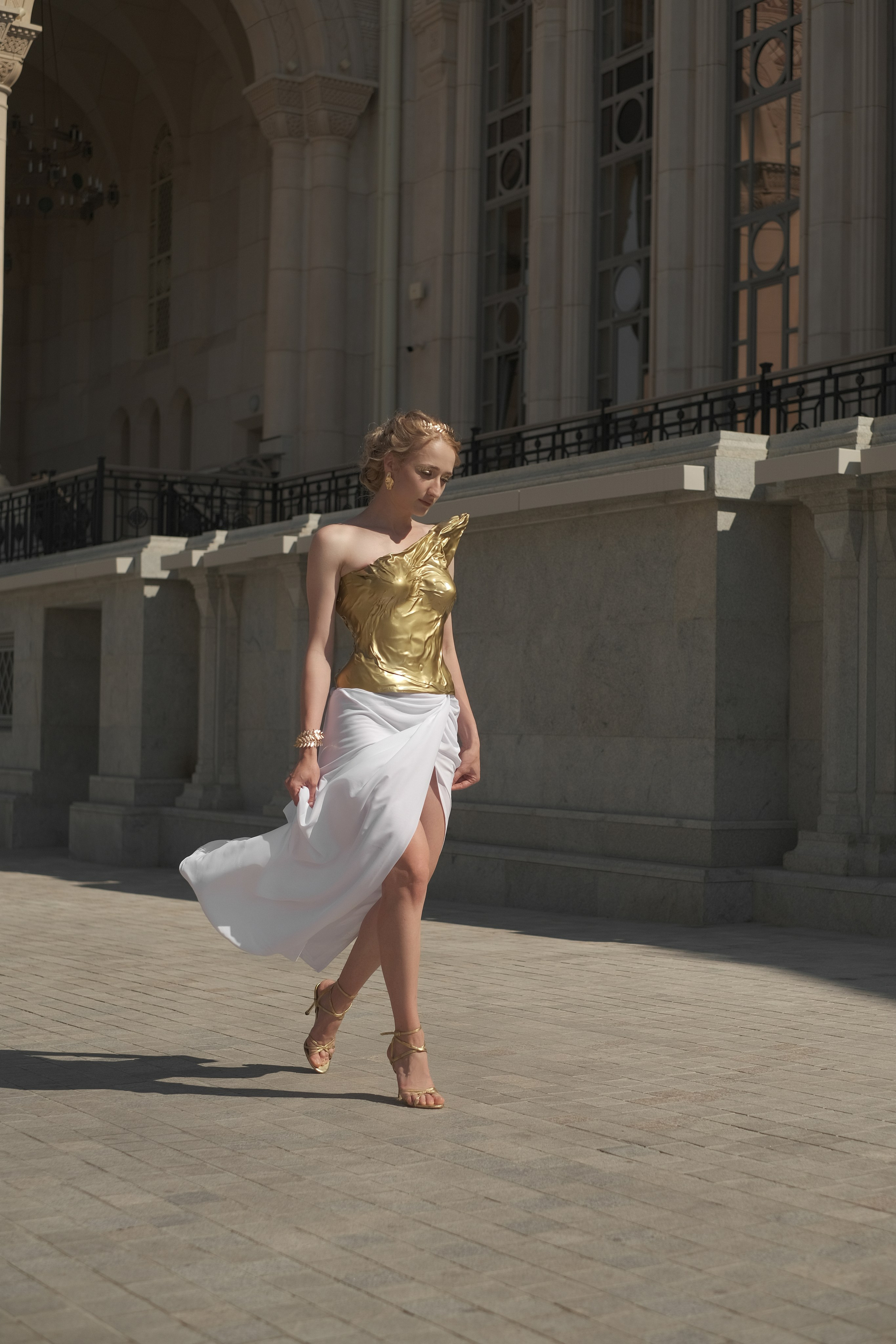 Елизавета в Новом Херсонесе. Профессиональная фотосъемка в Крыму. Натуральные эмоции и живые кадры. Забронируйте дату прямо сейчас!