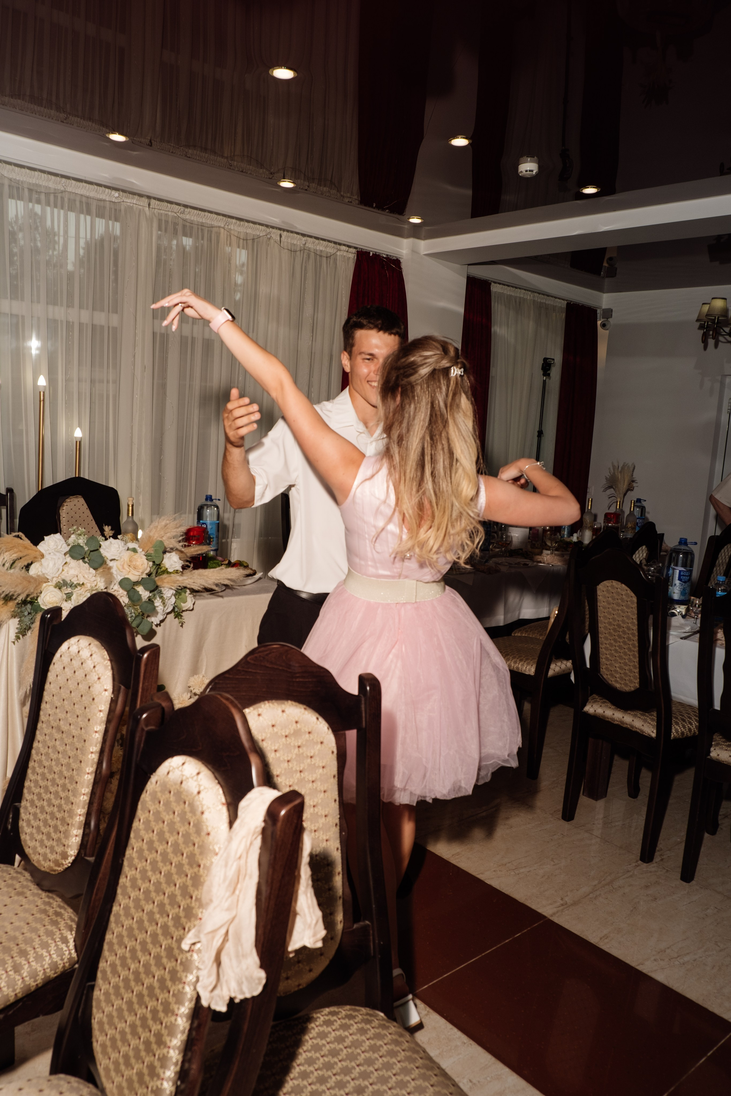 Свадебный ретопртаж. Профессиональная фотосъемка в Крыму. Натуральные эмоции и живые кадры. Забронируйте дату прямо сейчас!