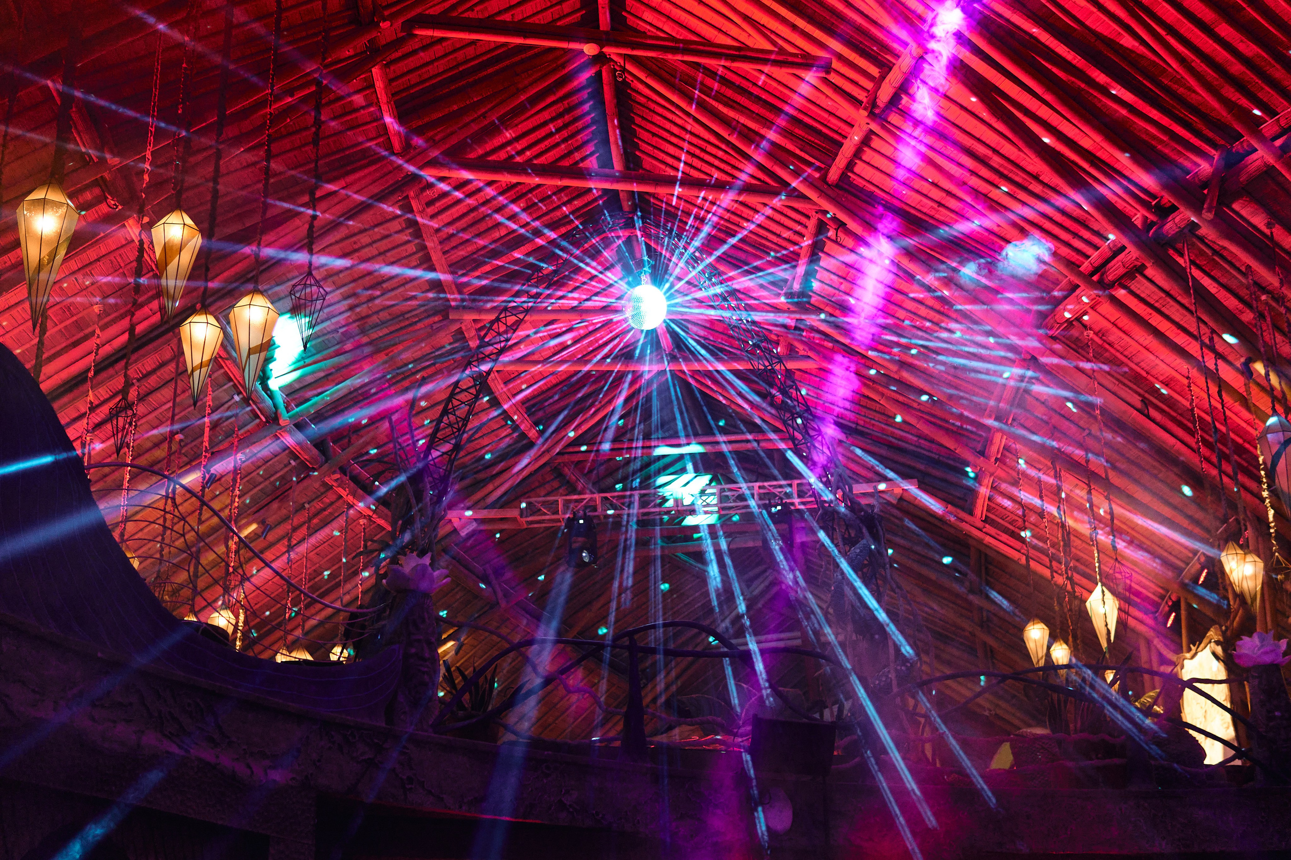 NuanuNight. See the moment and catche. commercial and reportage