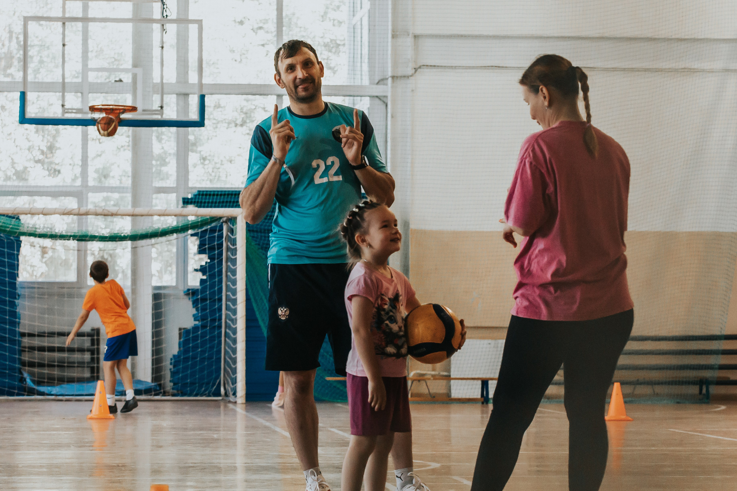 Репортажная спортивная съемка г. Королев стадион Металлист «папа, мама, я — спортивная семья». Юлия Егорова | Свадебный фотограф, семейный фотограф Москва, МО • Портреты • репортажи • день рождения • Love Story • дети