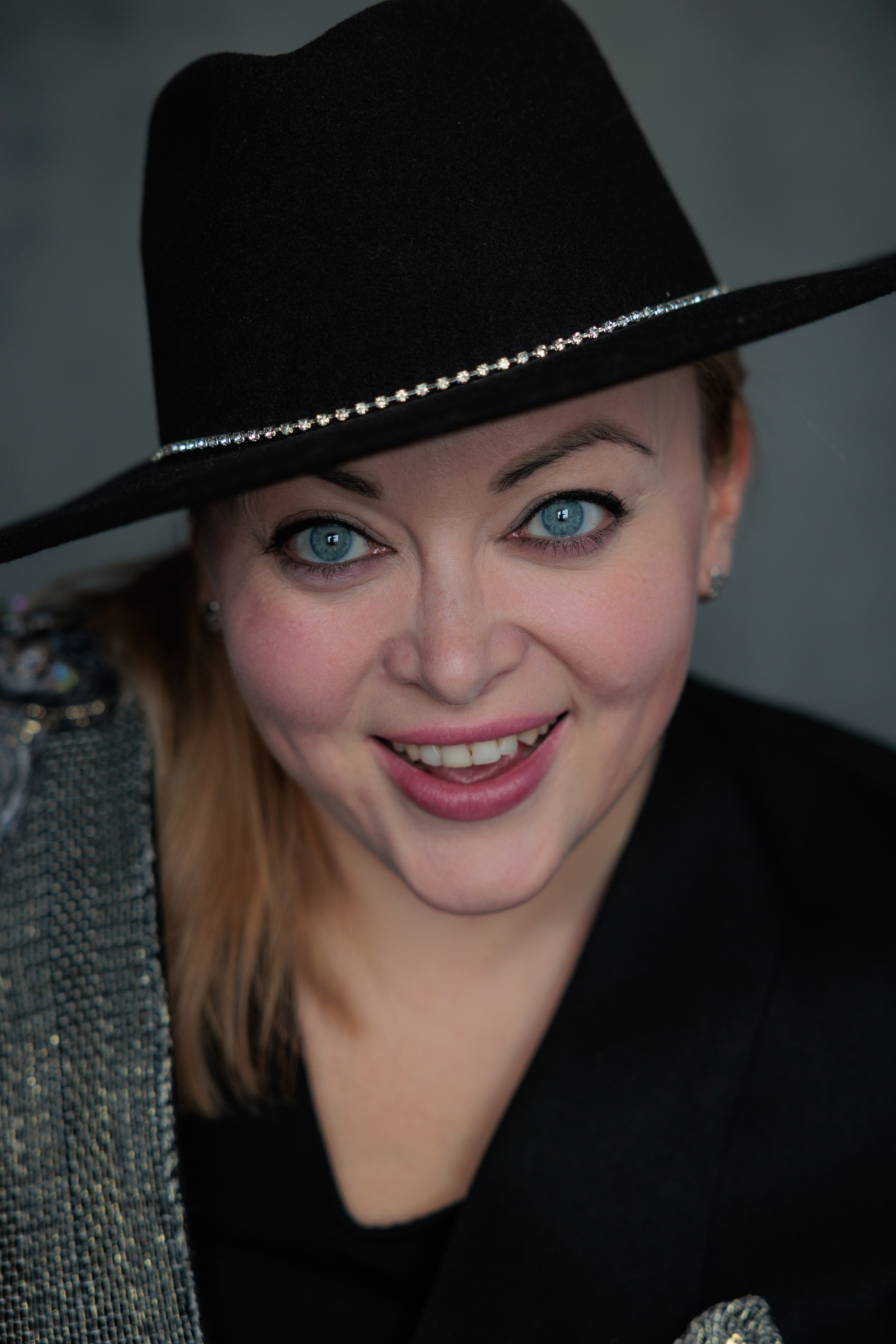 ОЛЕСЯ. Я фотограф из Москвы к Вашим услугам